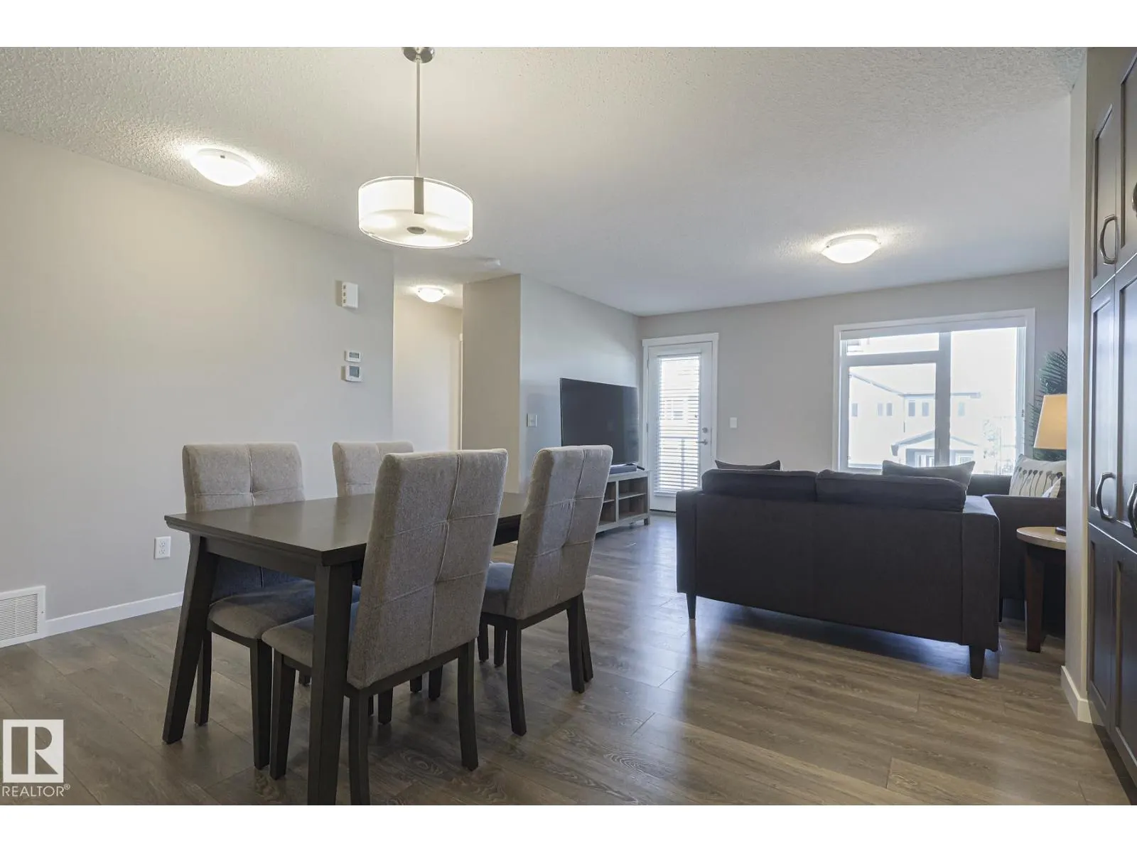 17251 9 AV SW