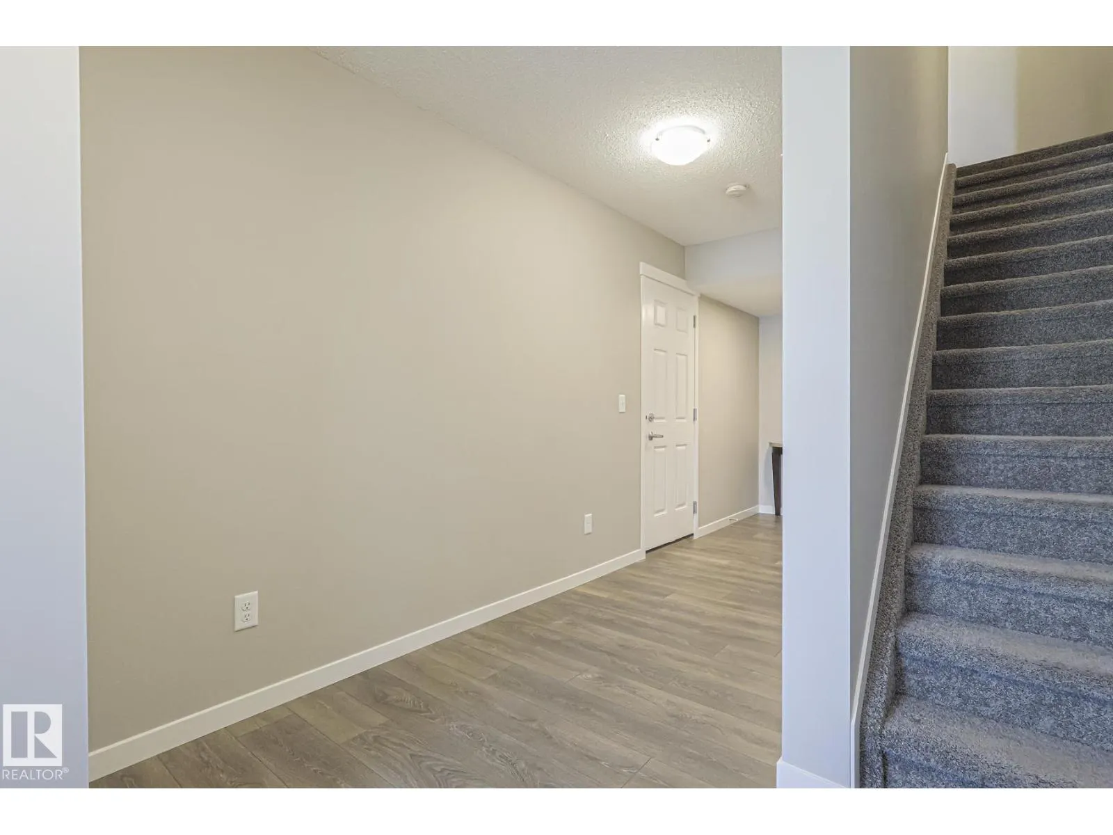 17251 9 AV SW