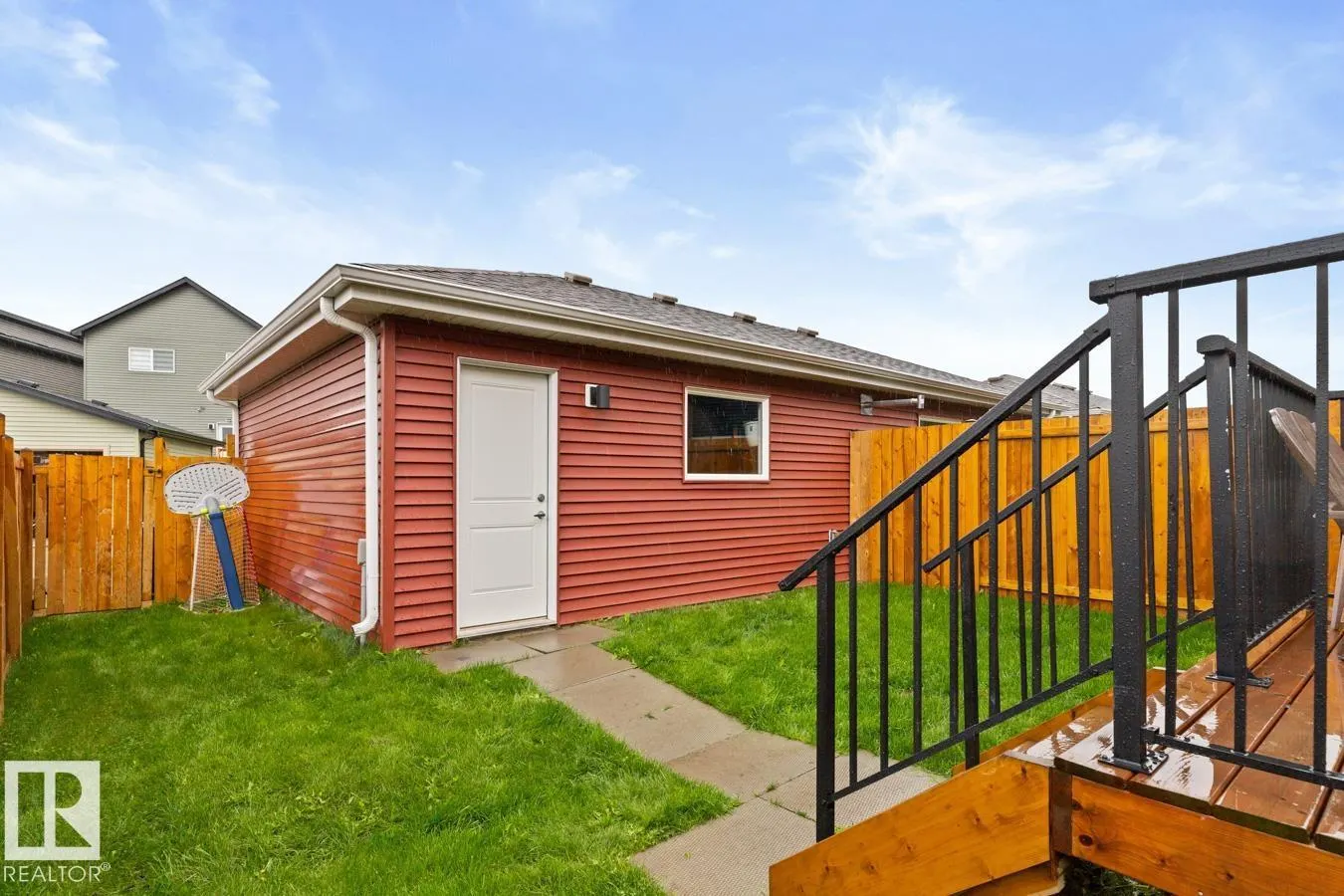 2147 MAPLE RD NW