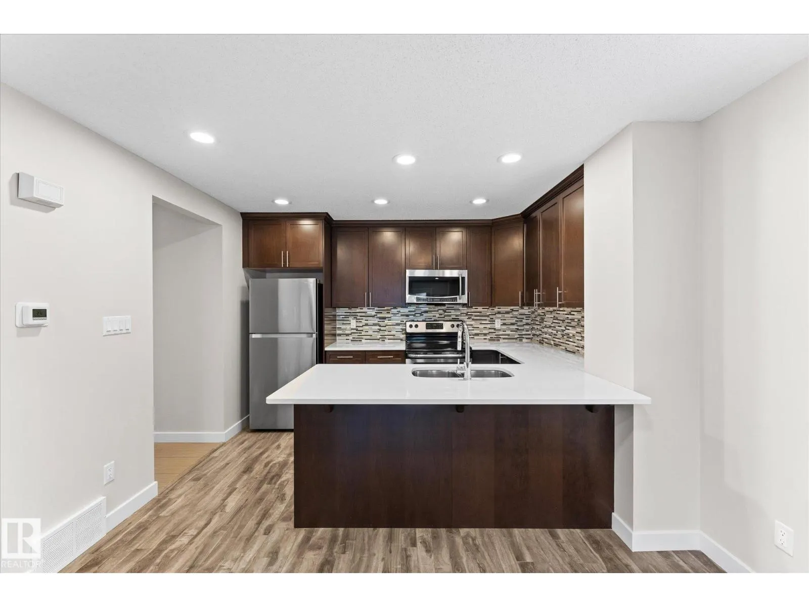 11526 92 ST NW
