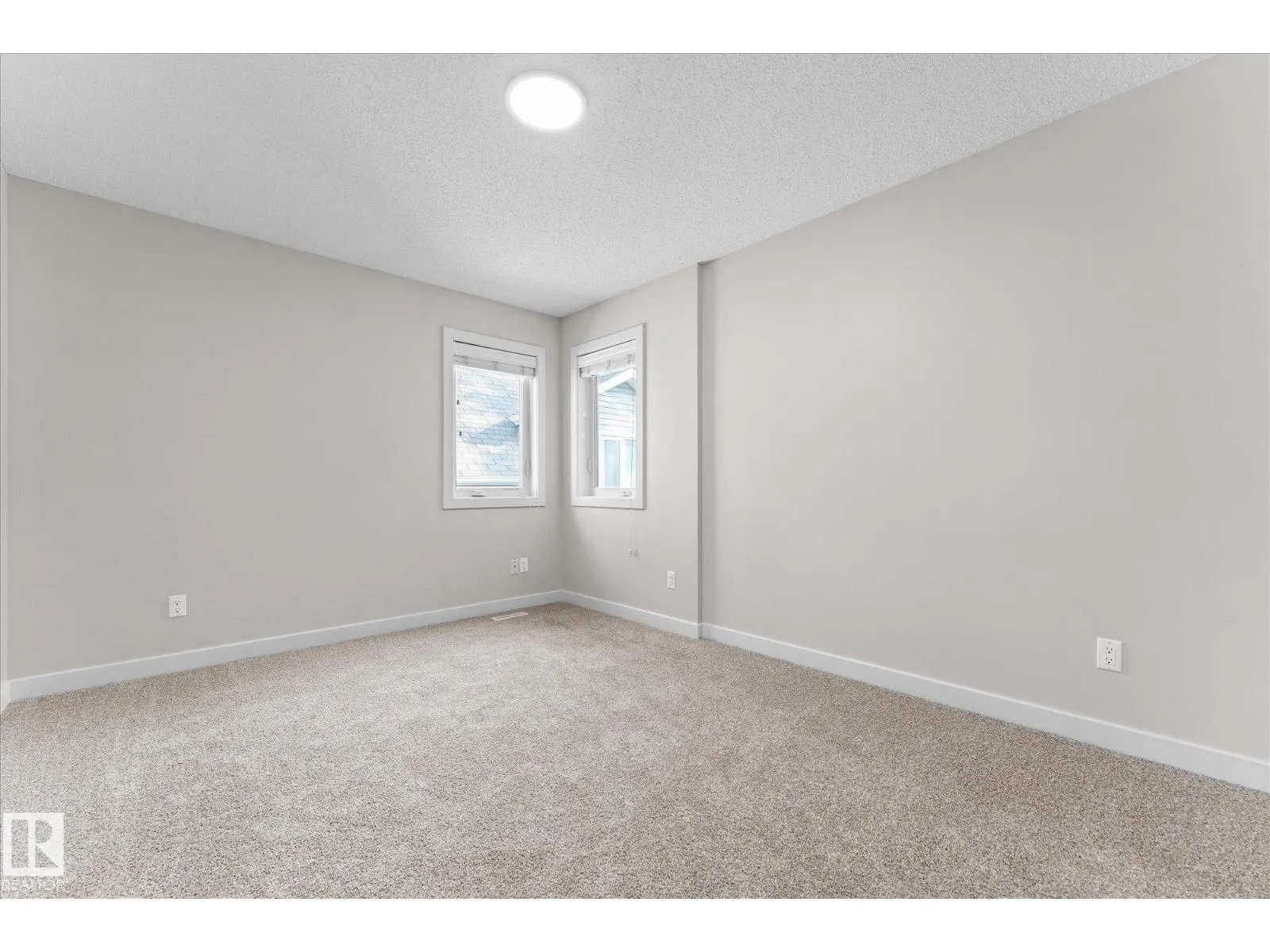 11526 92 ST NW