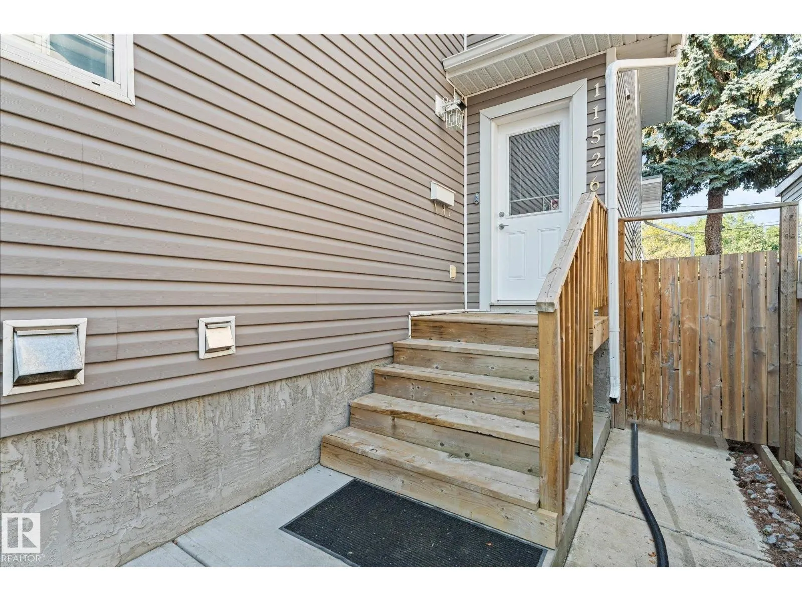 11526 92 ST NW