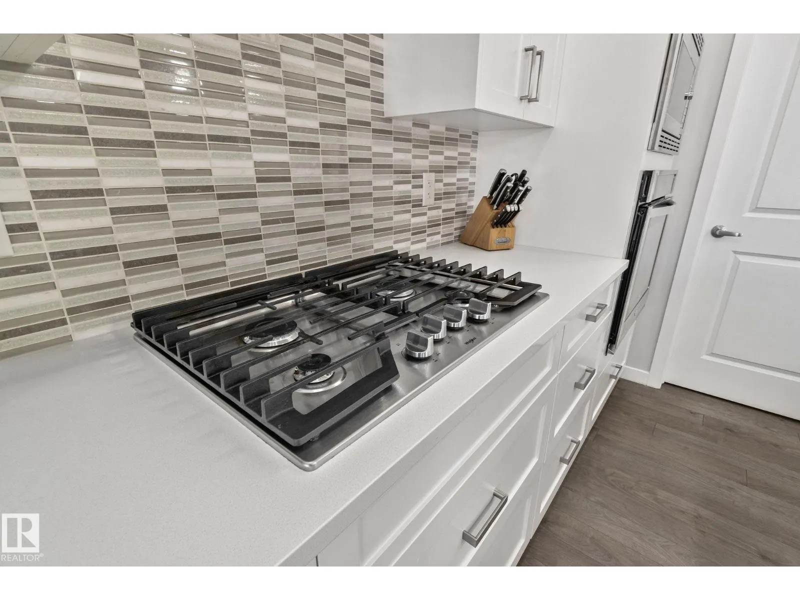 17611 76 ST NW