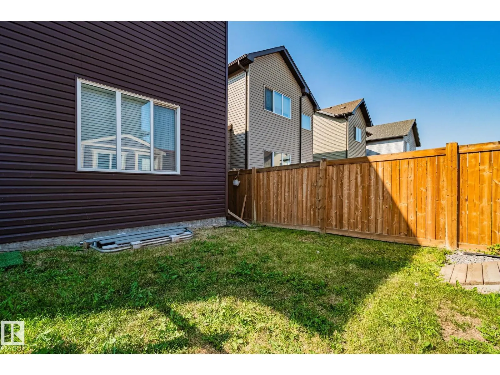 17611 76 ST NW