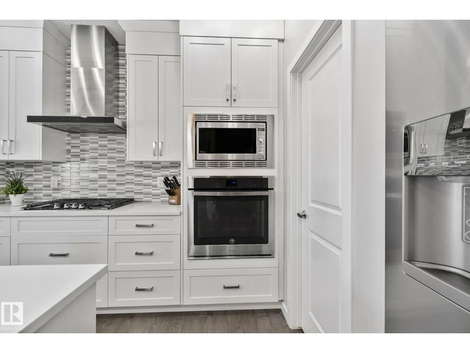 17611 76 ST NW