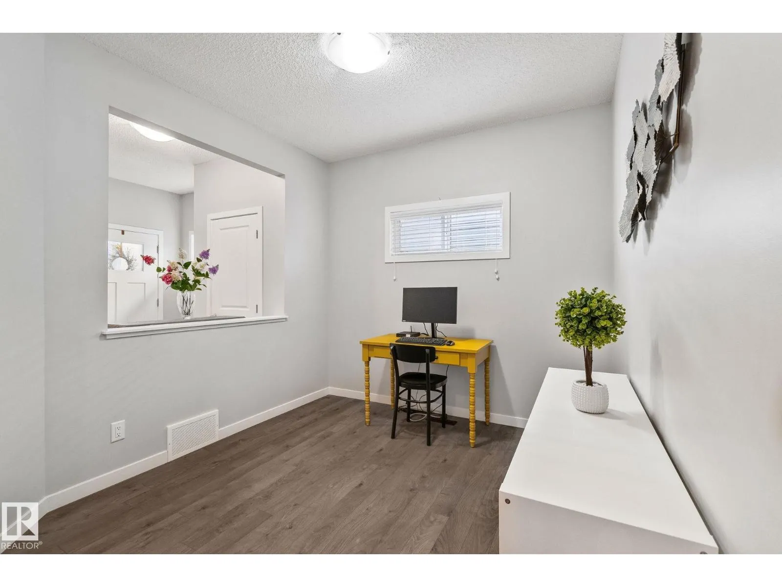 17611 76 ST NW