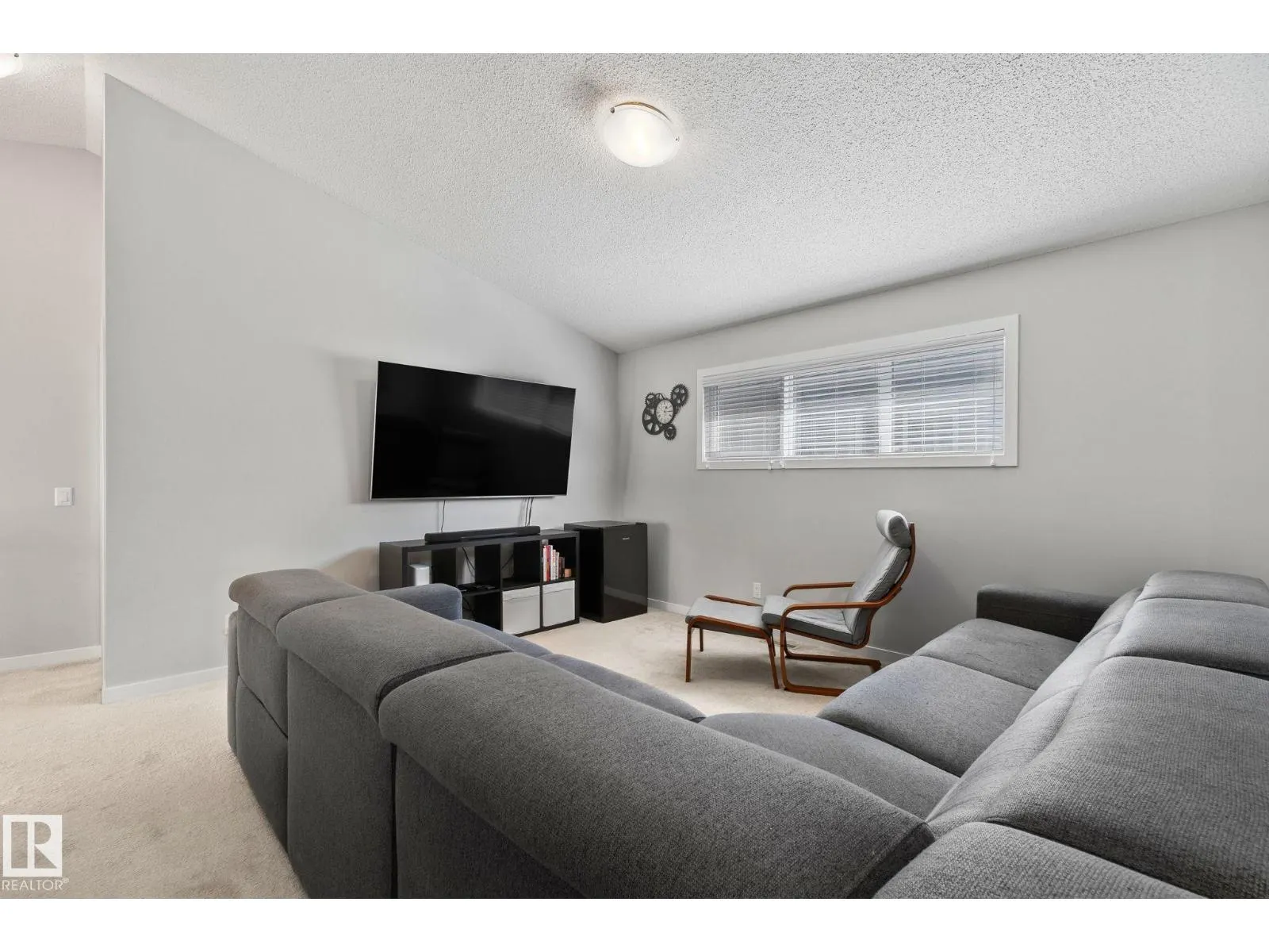 17611 76 ST NW