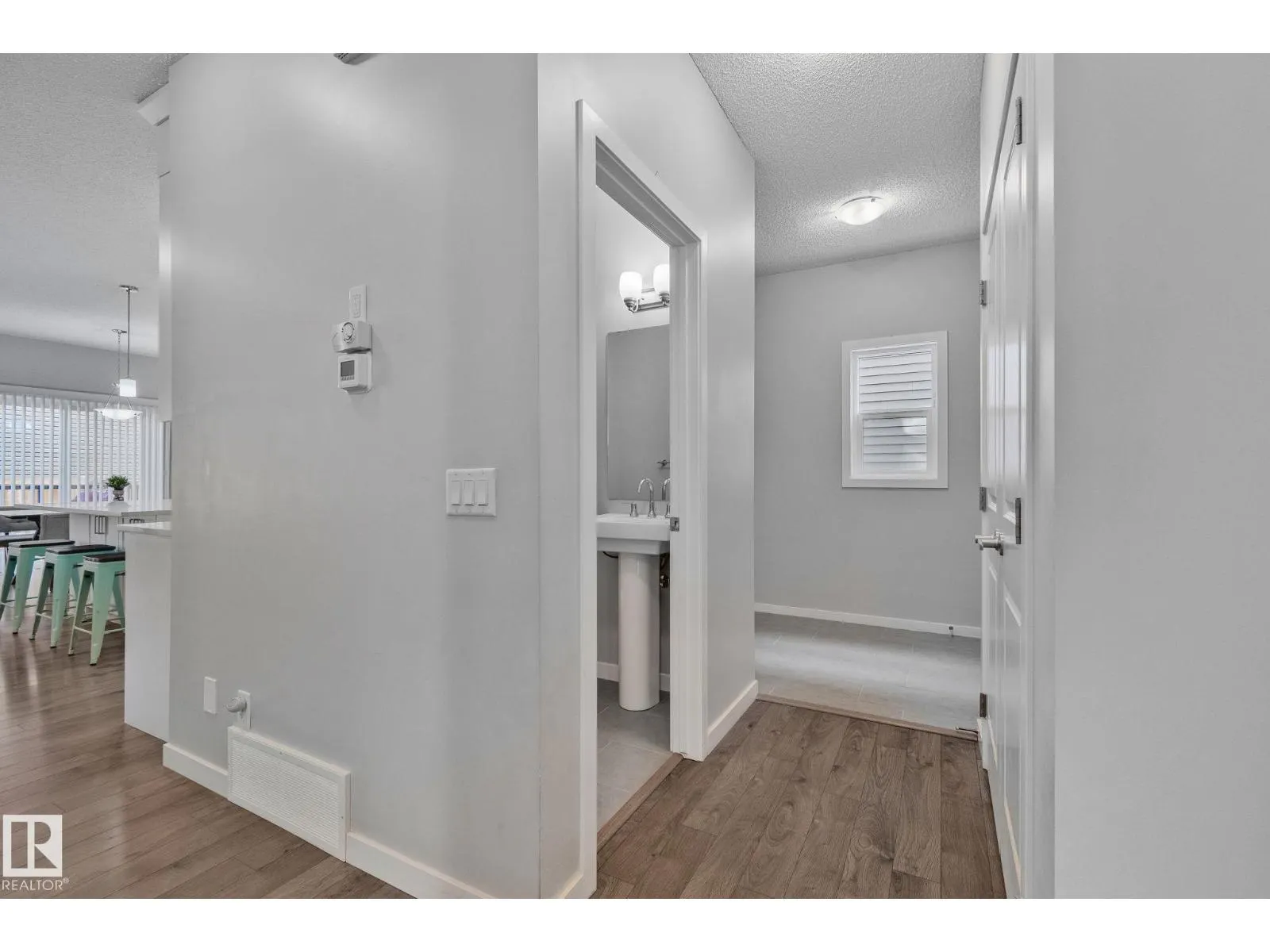 17611 76 ST NW