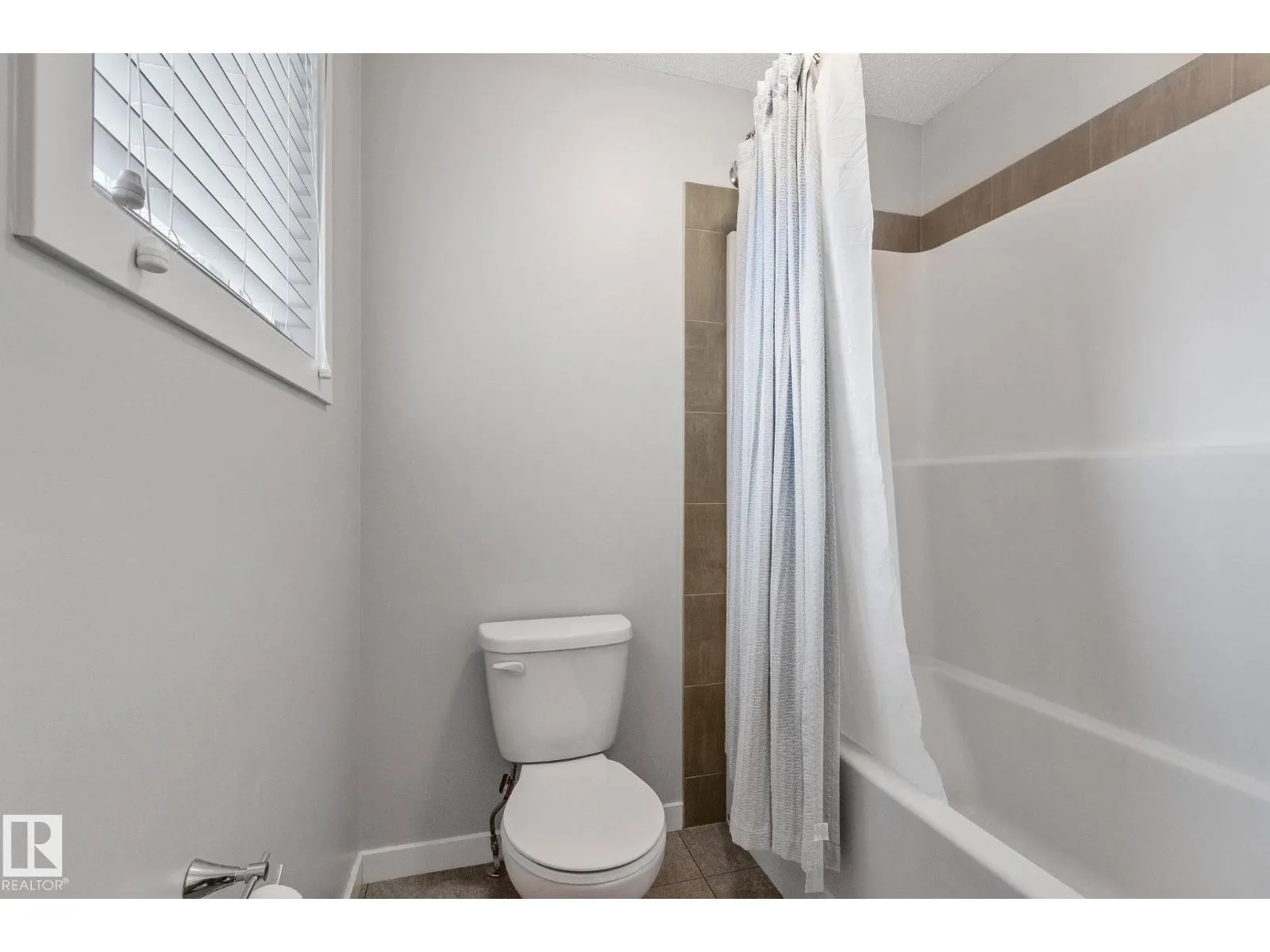 17611 76 ST NW