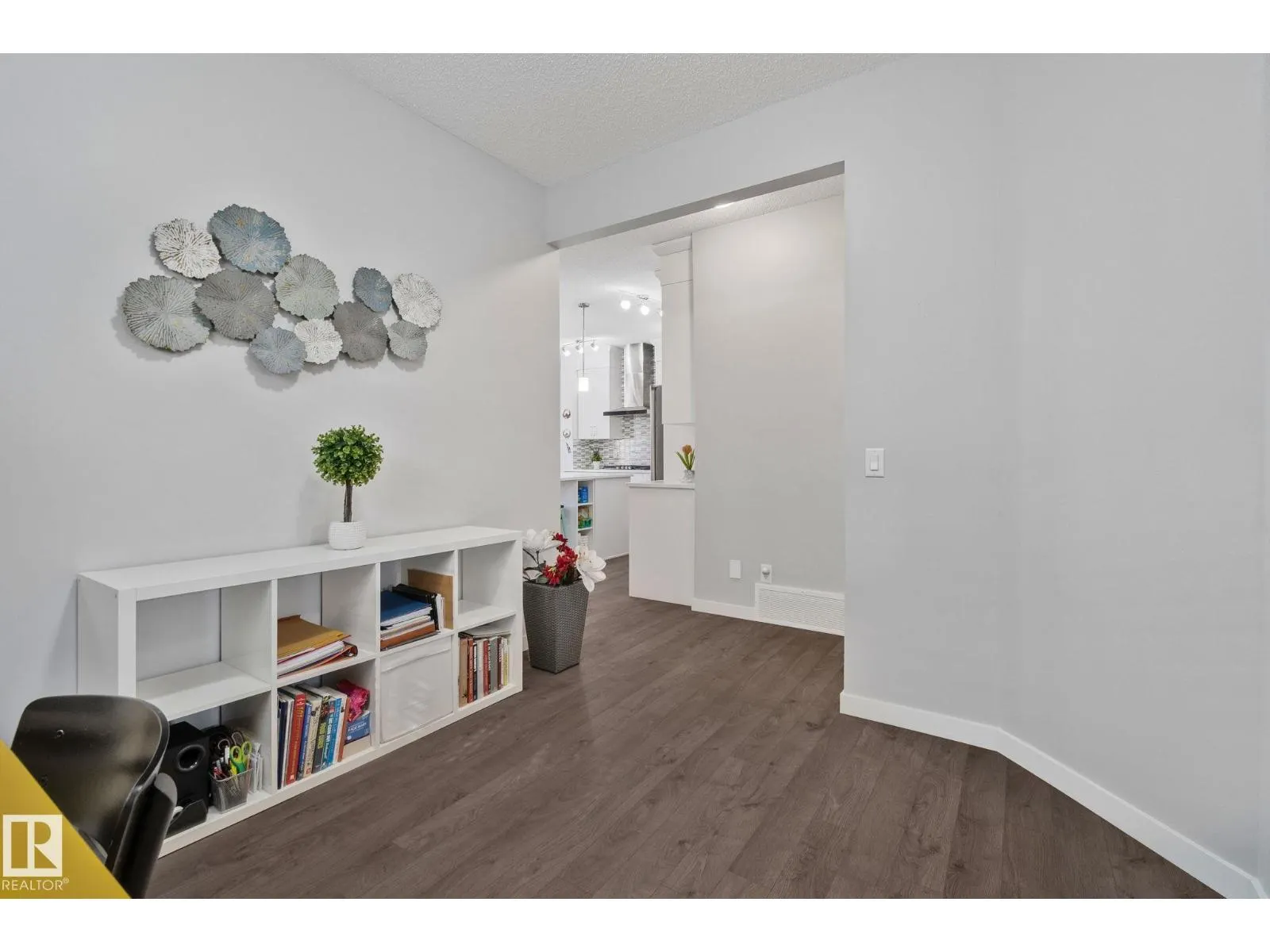 17611 76 ST NW