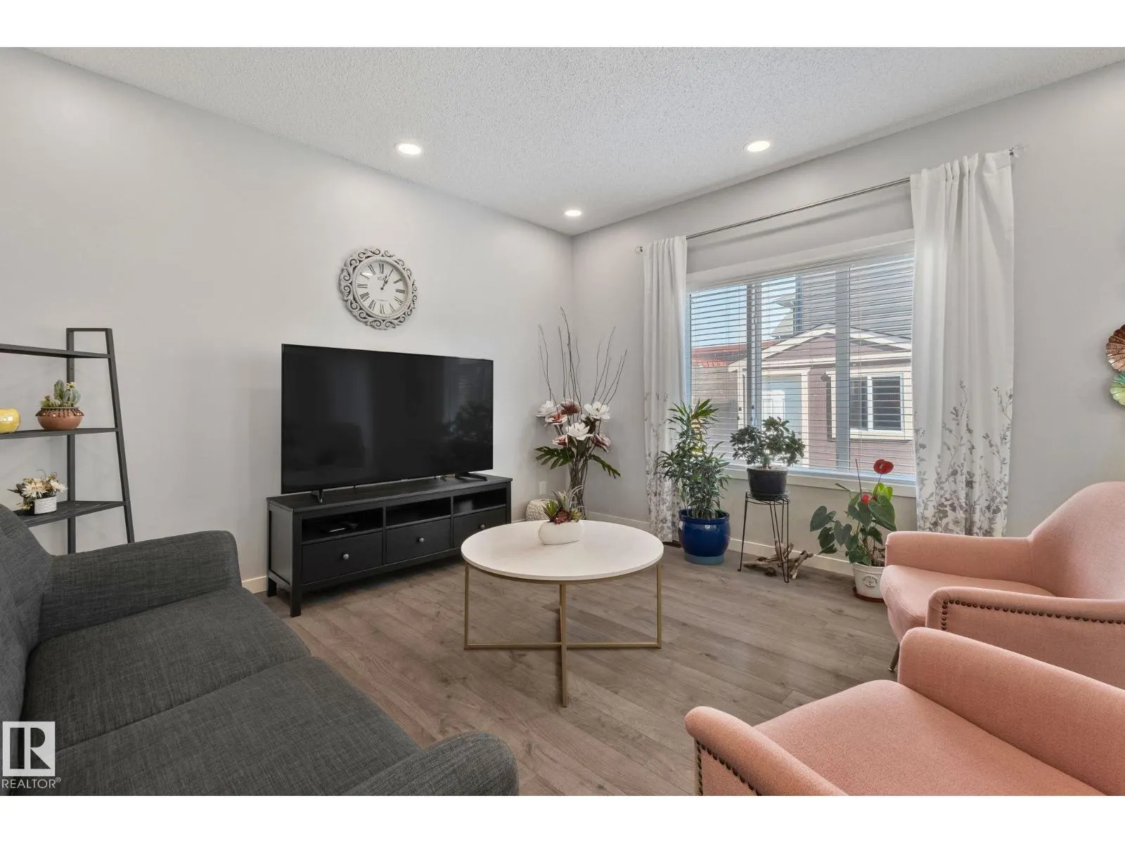 17611 76 ST NW