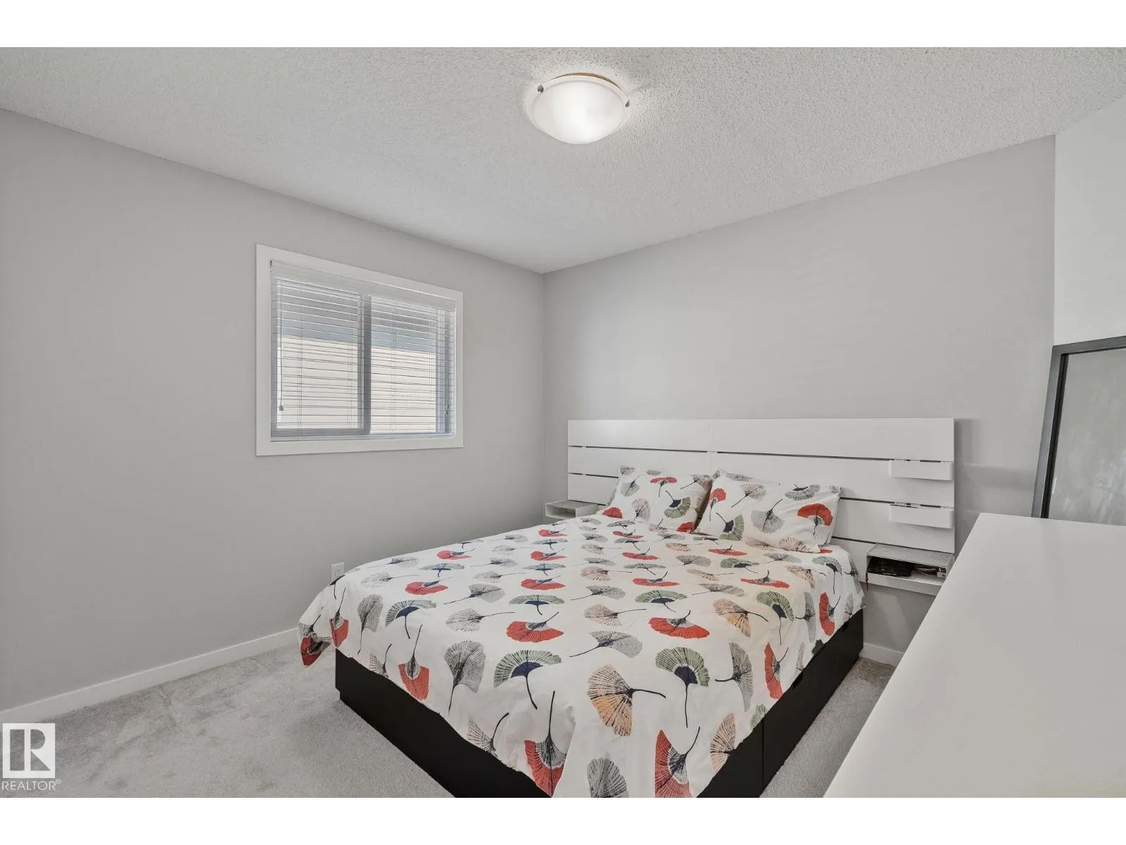 17611 76 ST NW