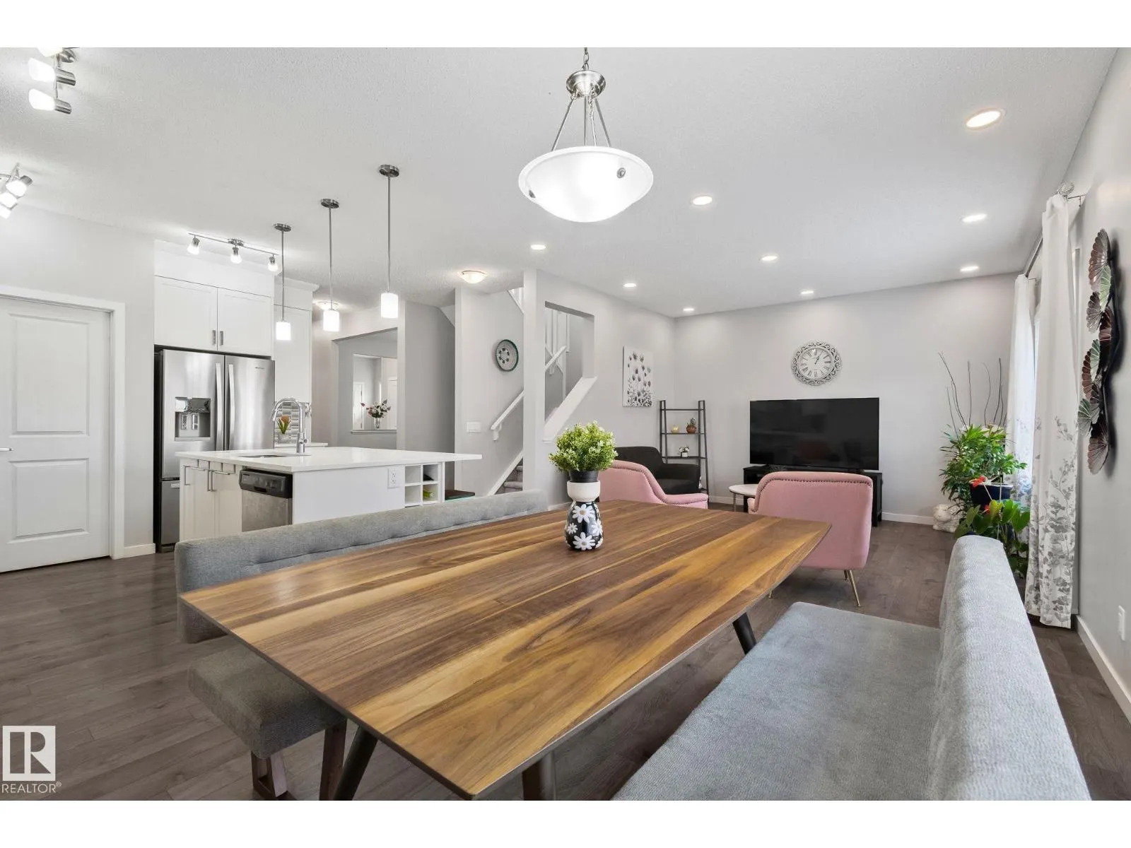 17611 76 ST NW
