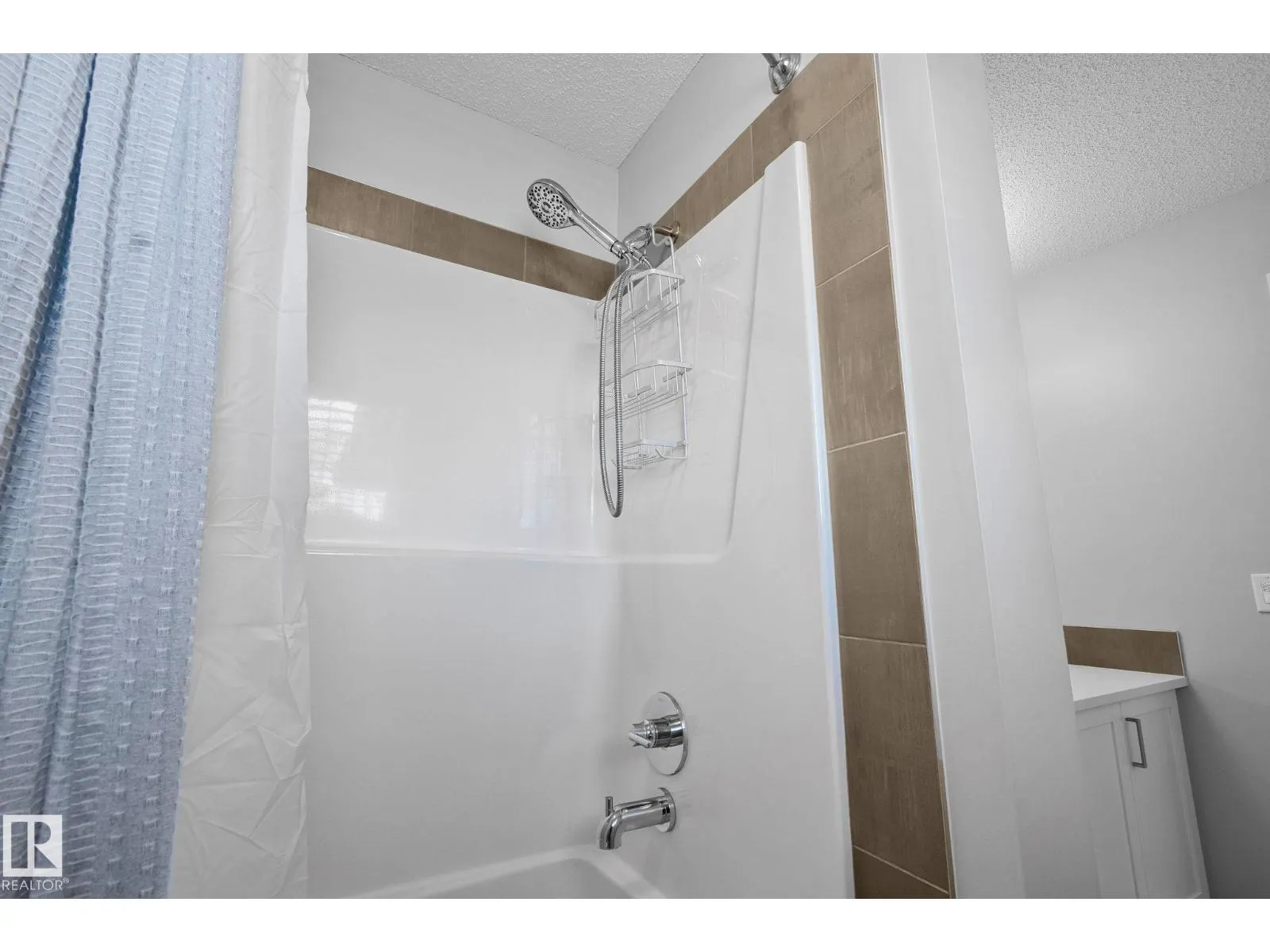 17611 76 ST NW