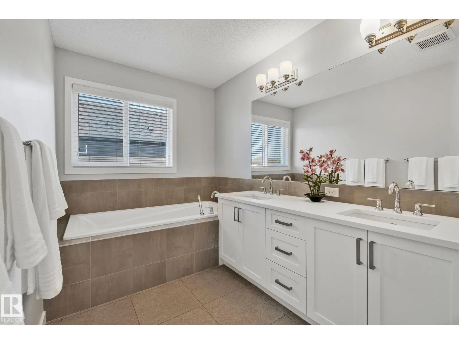 17611 76 ST NW