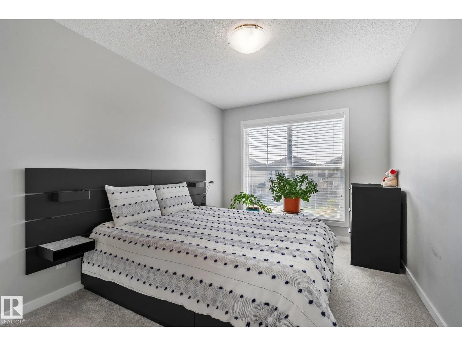17611 76 ST NW
