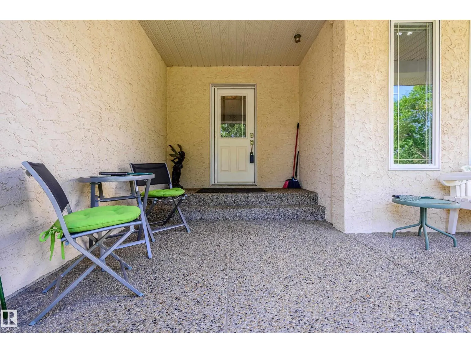 28 OAKDALE PL