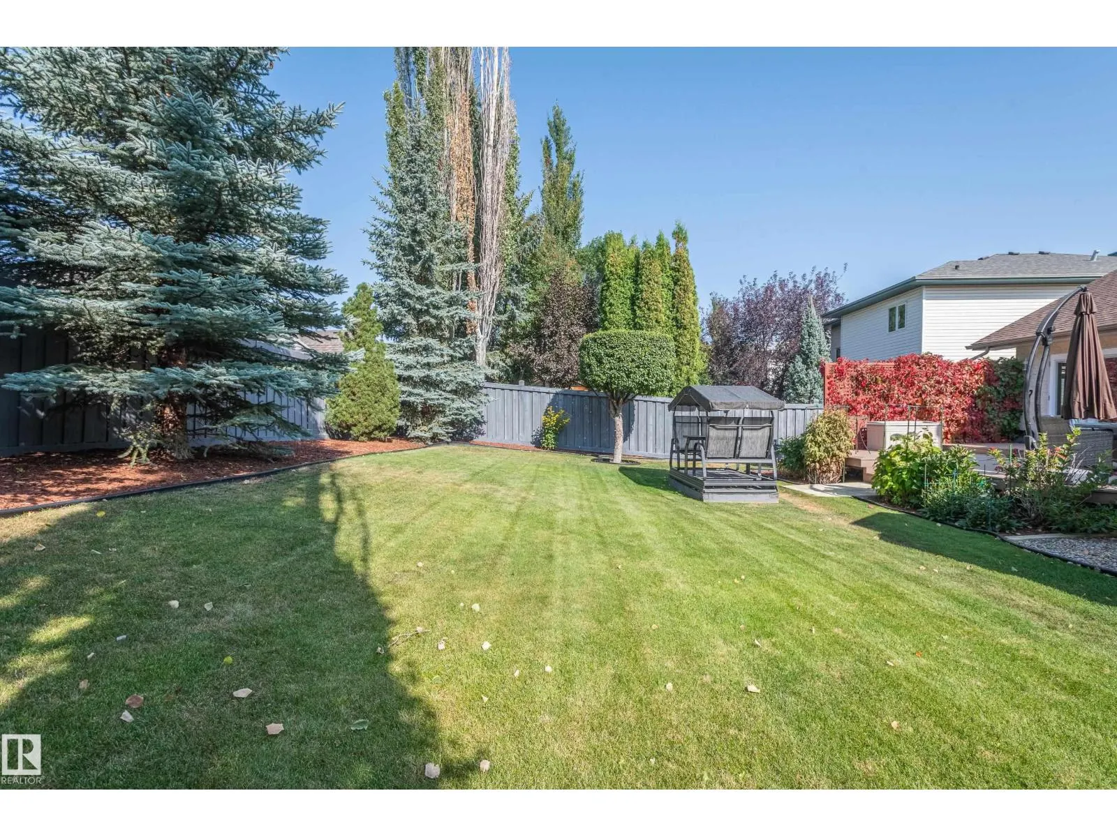 28 OAKDALE PL