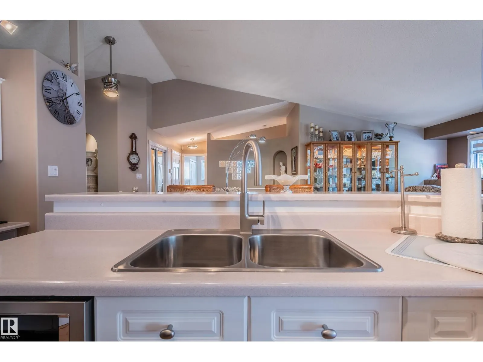 28 OAKDALE PL