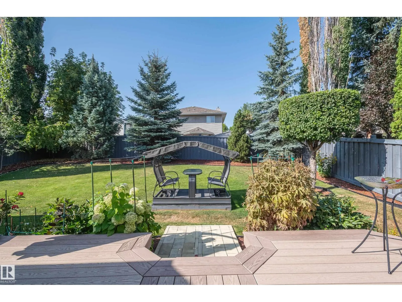 28 OAKDALE PL