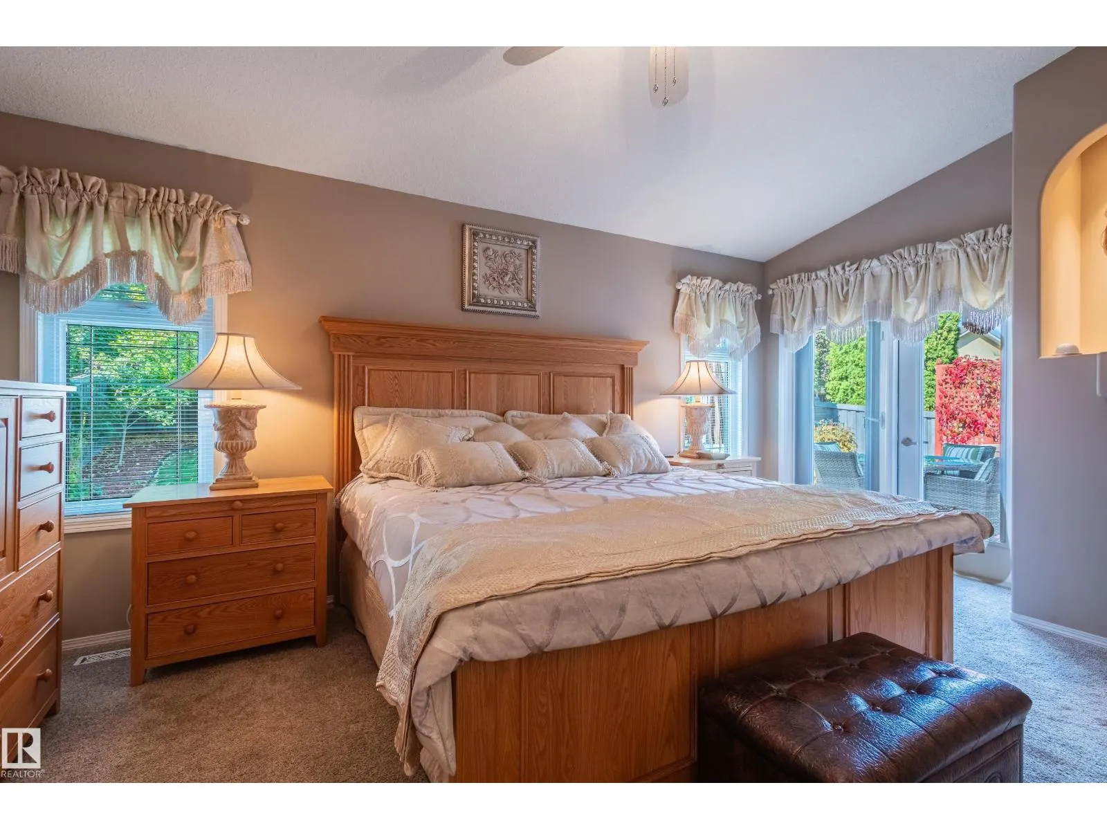 28 OAKDALE PL