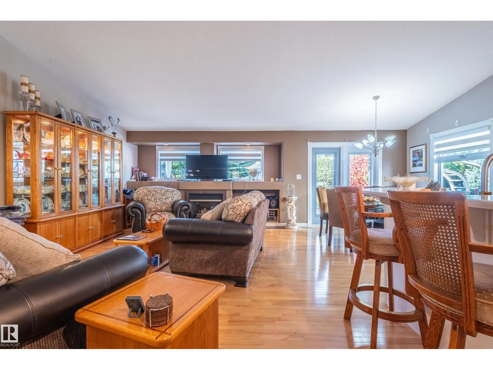 28 OAKDALE PL