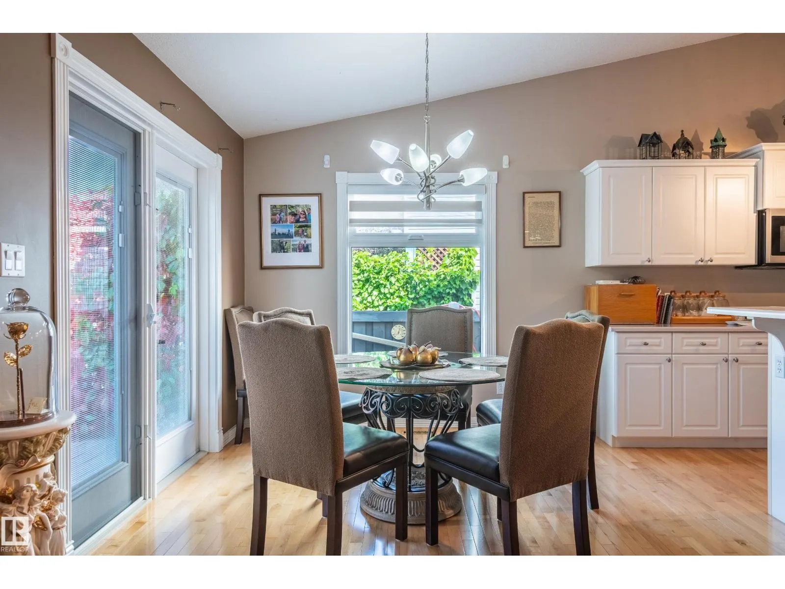 28 OAKDALE PL