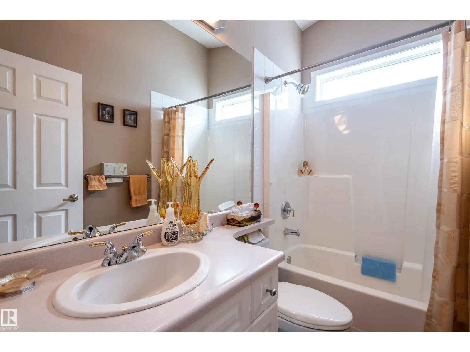 28 OAKDALE PL