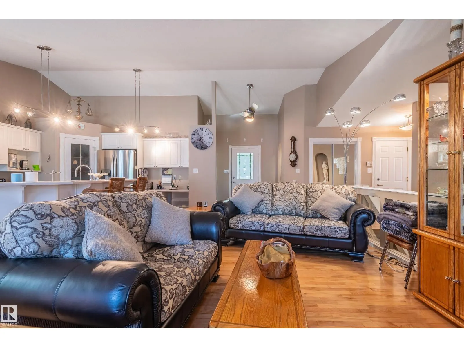28 OAKDALE PL