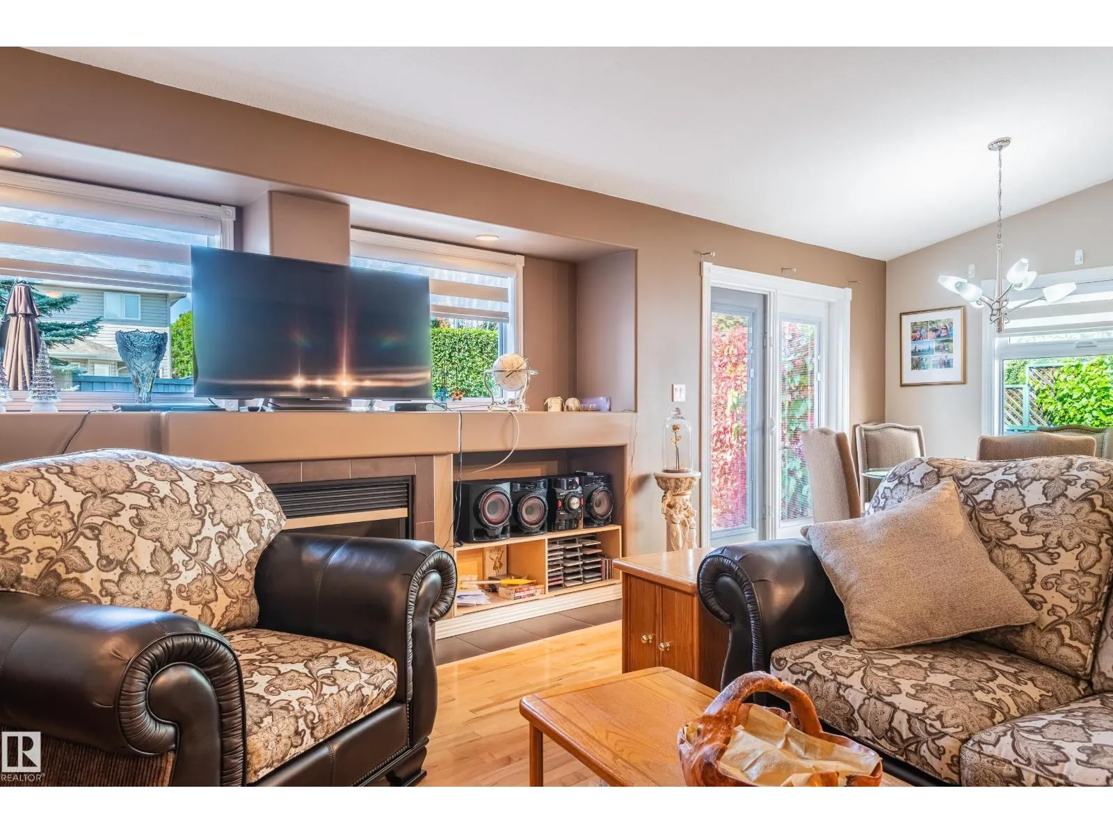 28 OAKDALE PL
