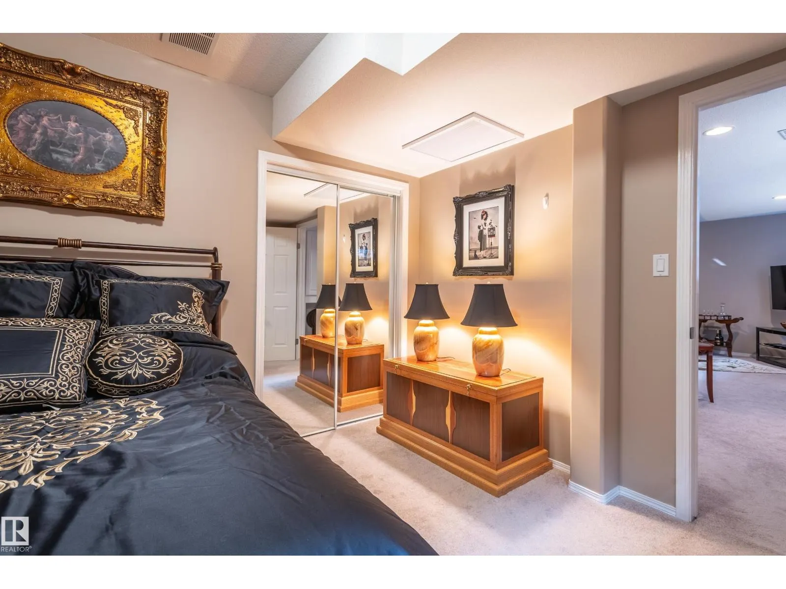 28 OAKDALE PL