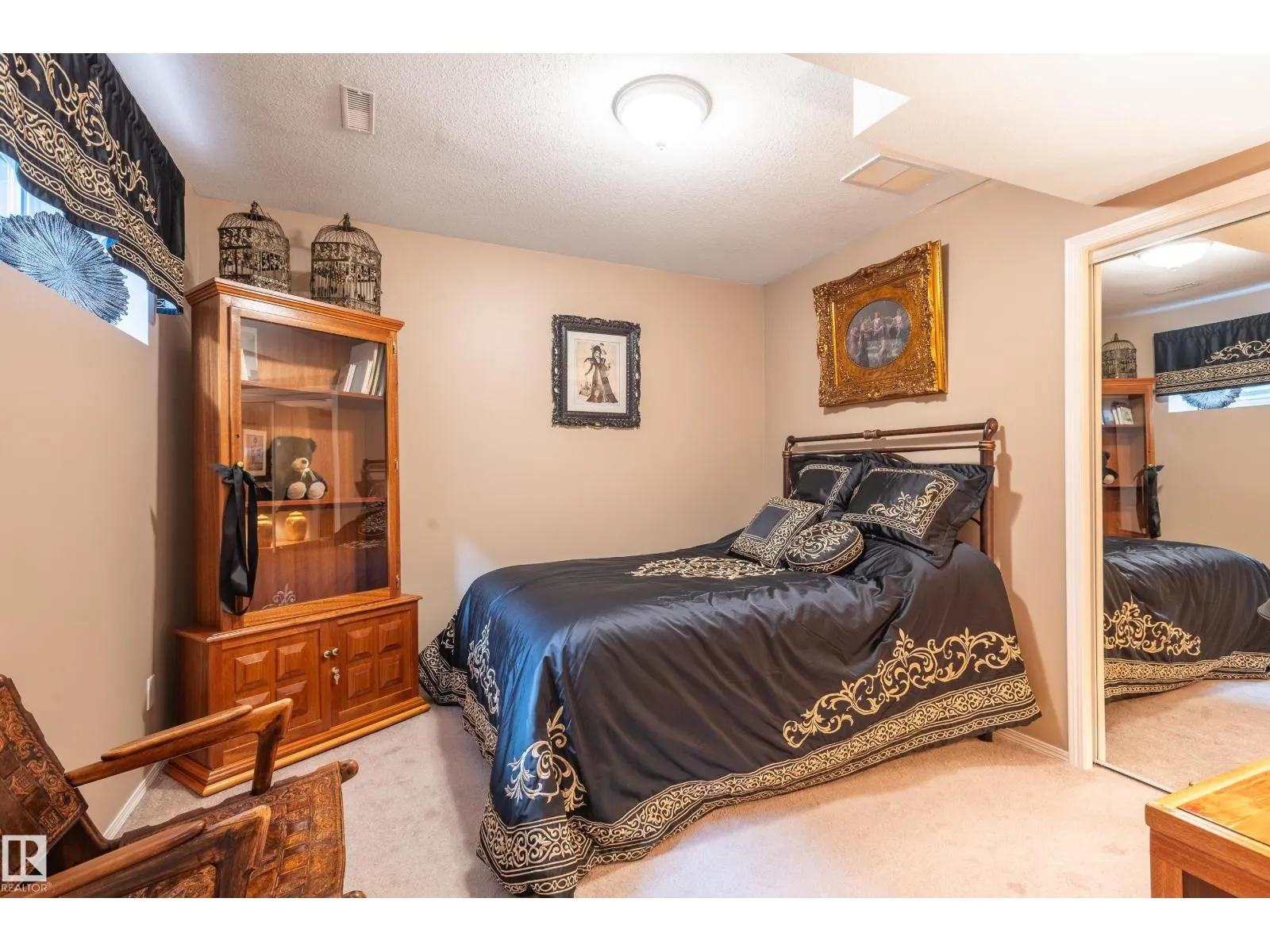 28 OAKDALE PL