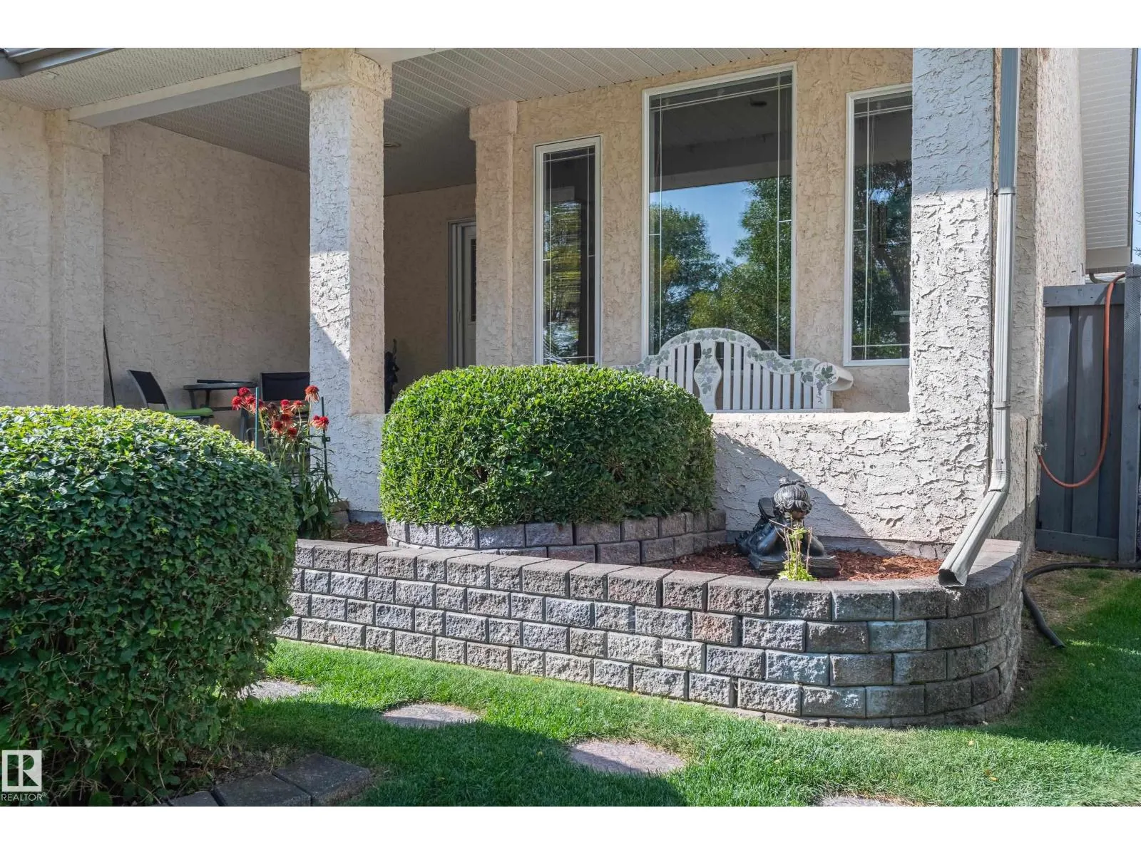 28 OAKDALE PL