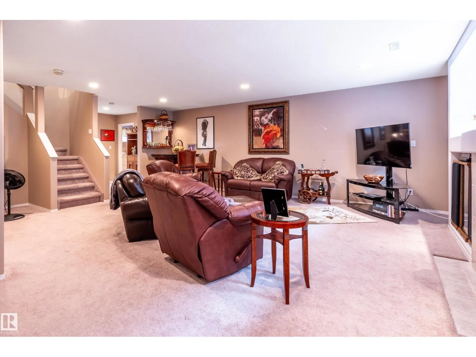 28 OAKDALE PL