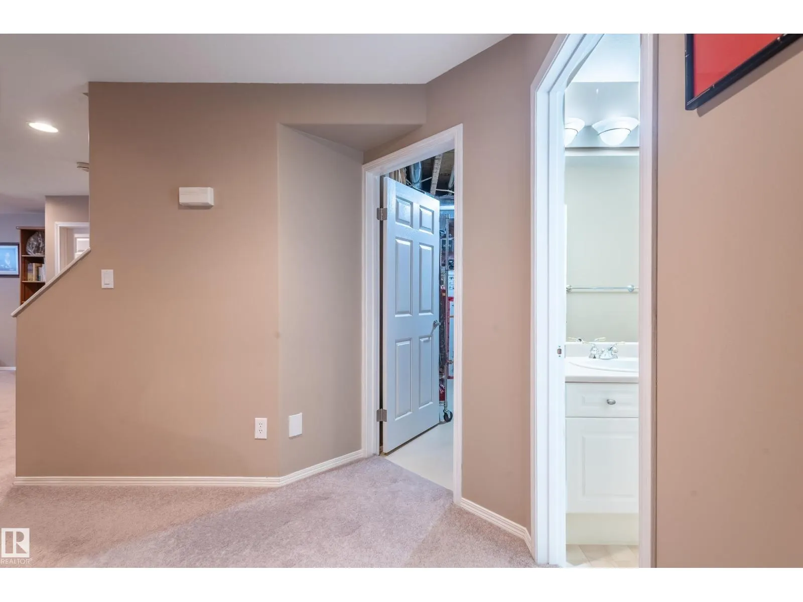 28 OAKDALE PL
