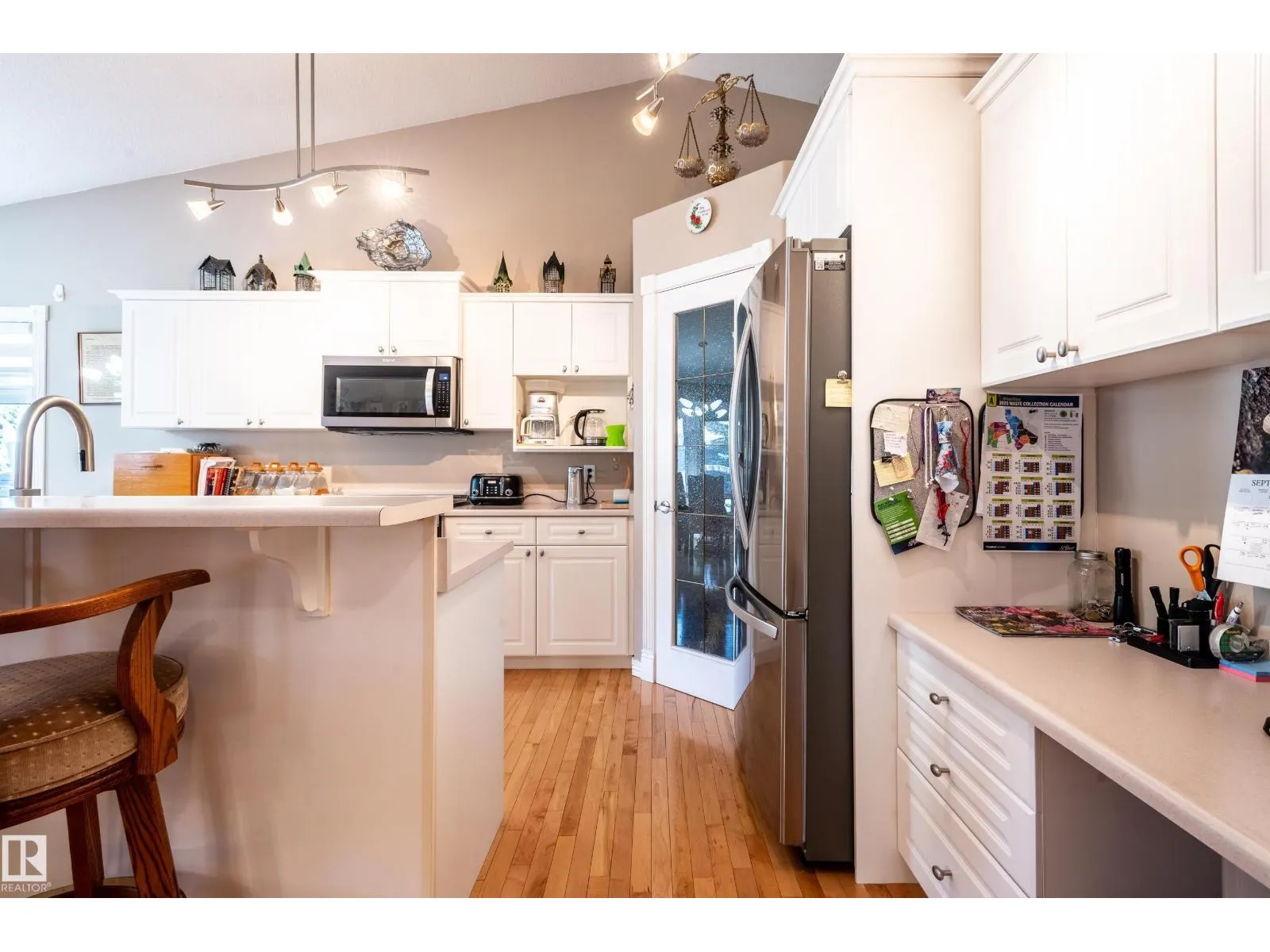28 OAKDALE PL