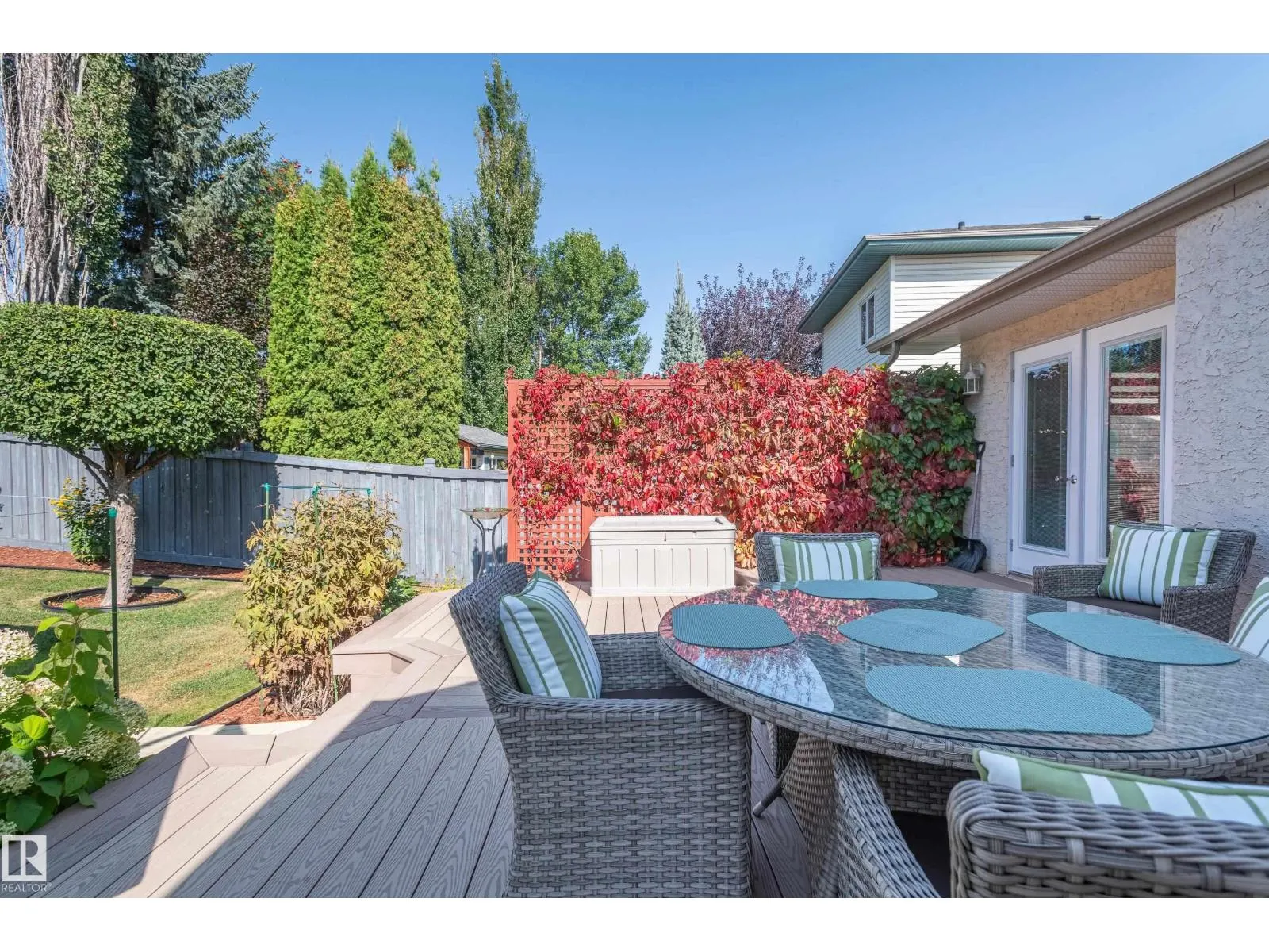 28 OAKDALE PL