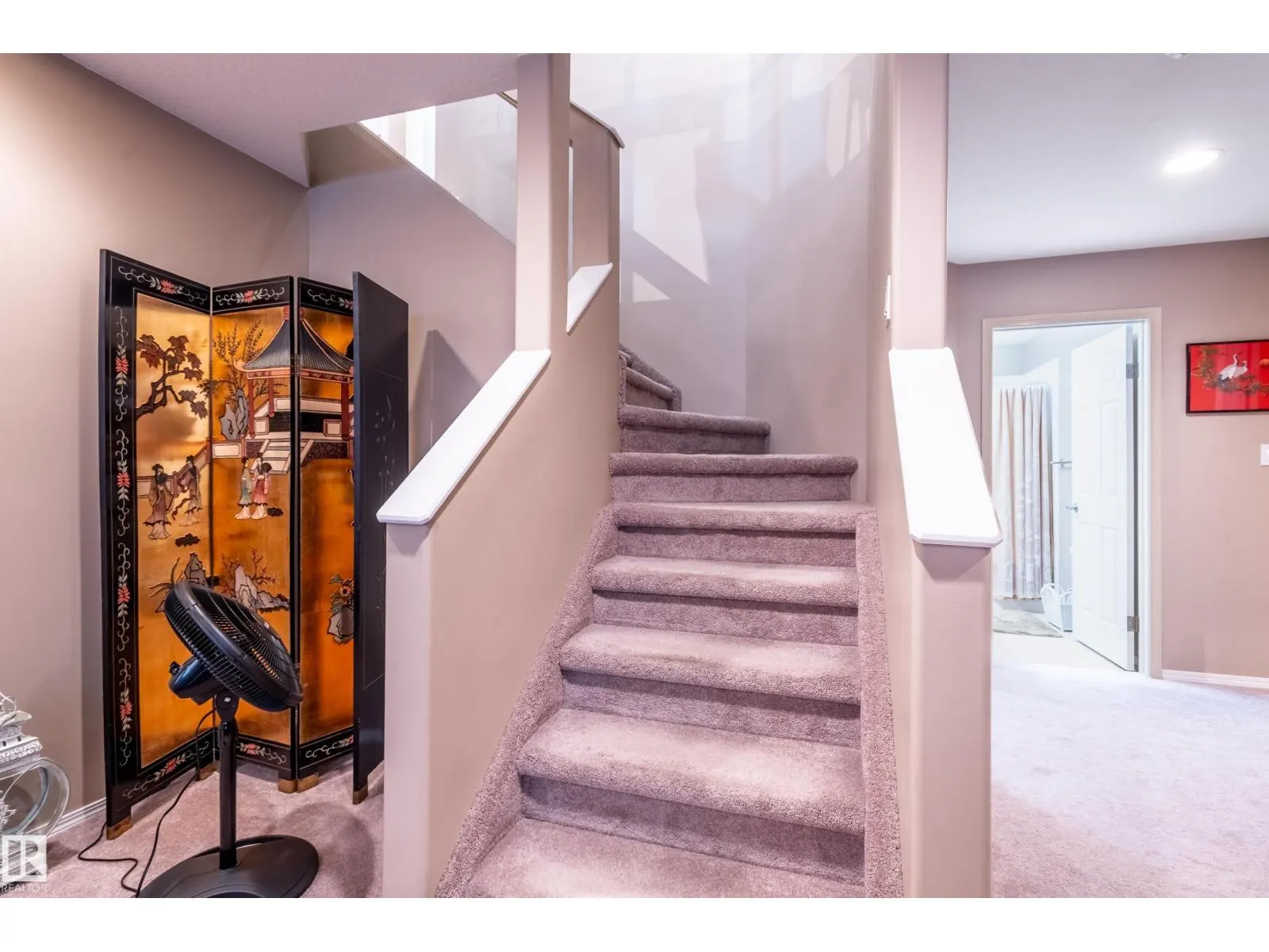 28 OAKDALE PL