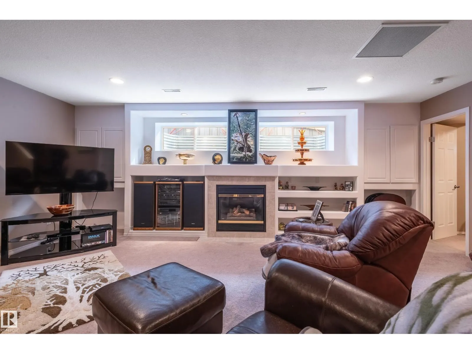 28 OAKDALE PL