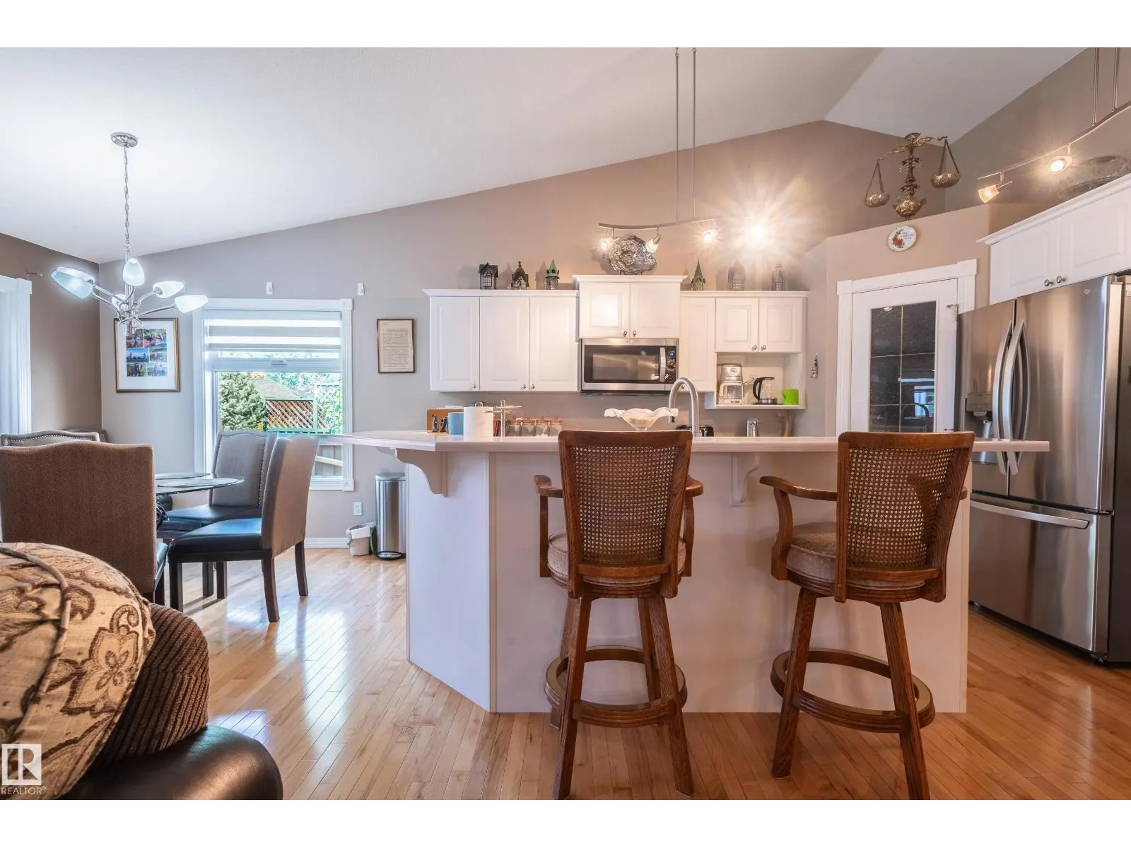 28 OAKDALE PL