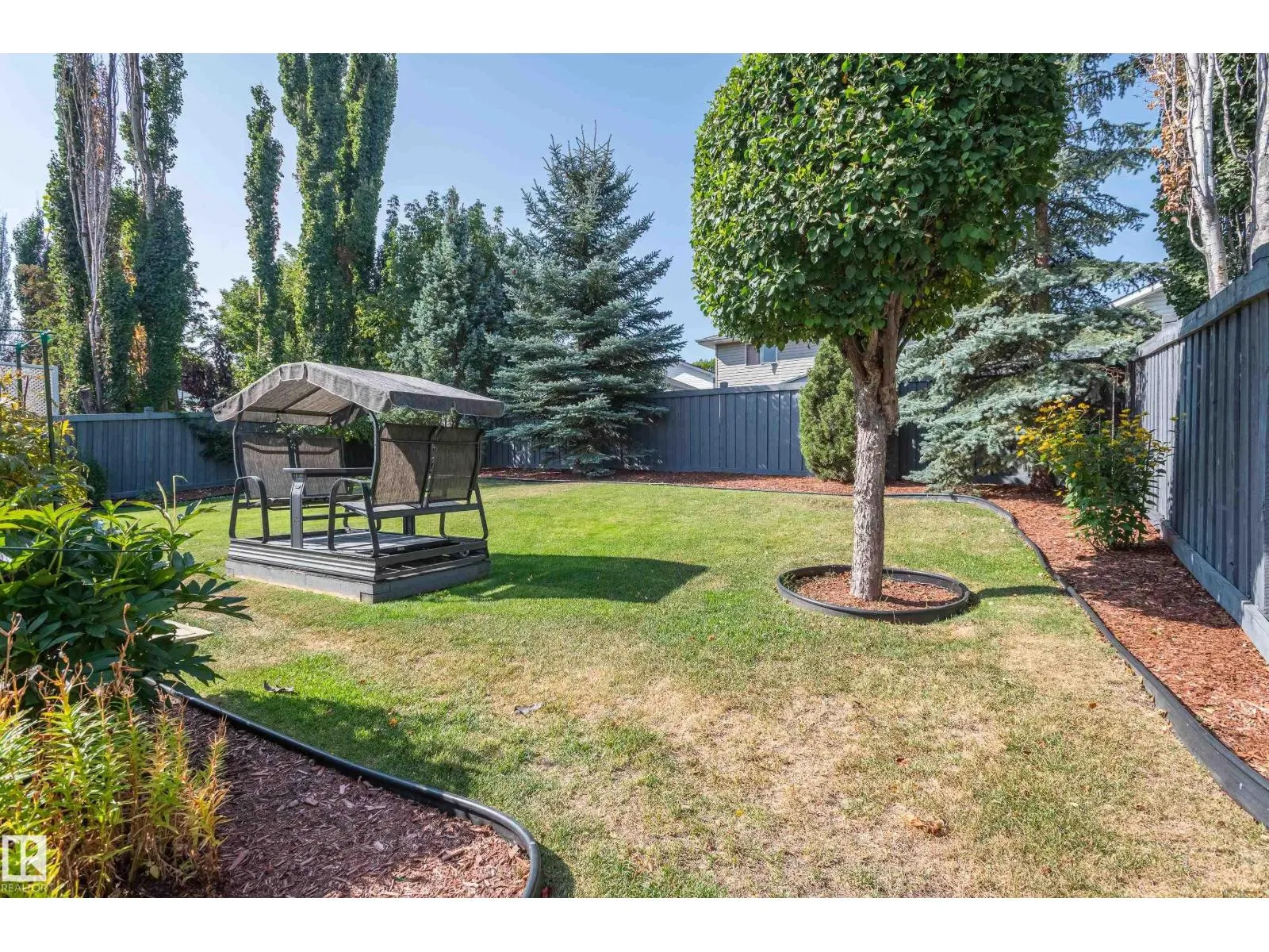 28 OAKDALE PL