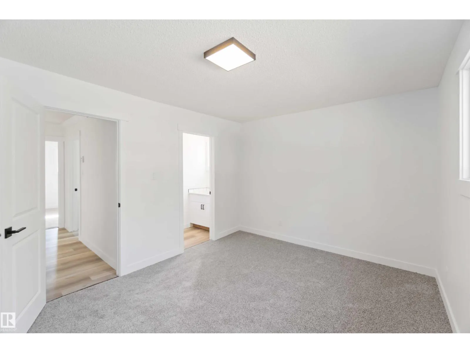 28 LINWOOD CR