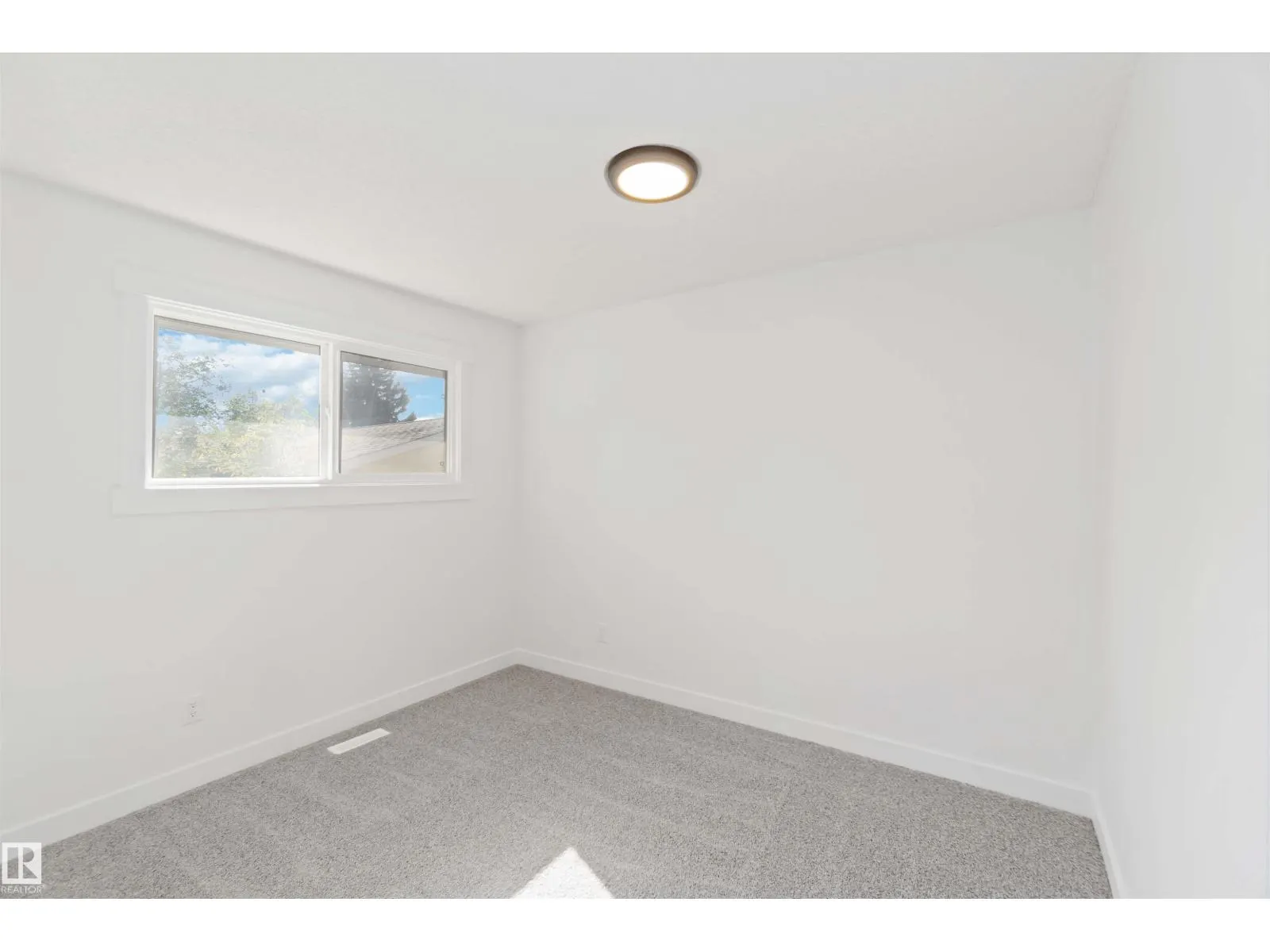 28 LINWOOD CR