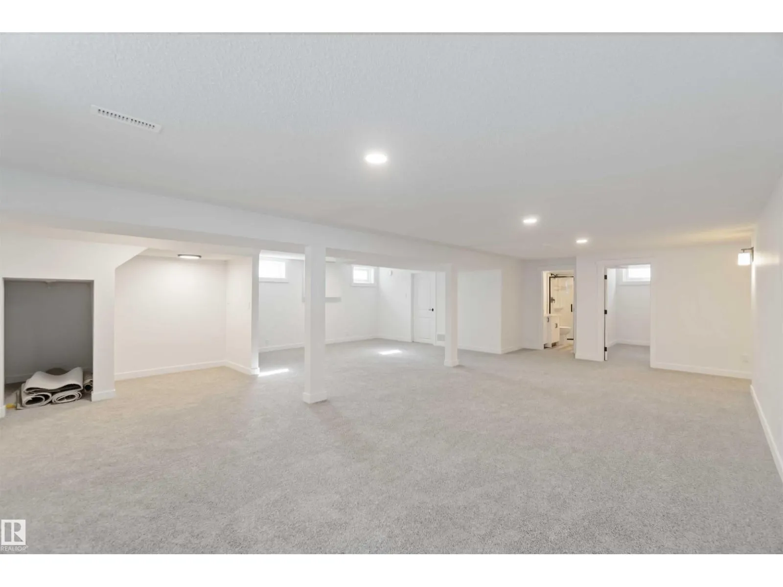 28 LINWOOD CR