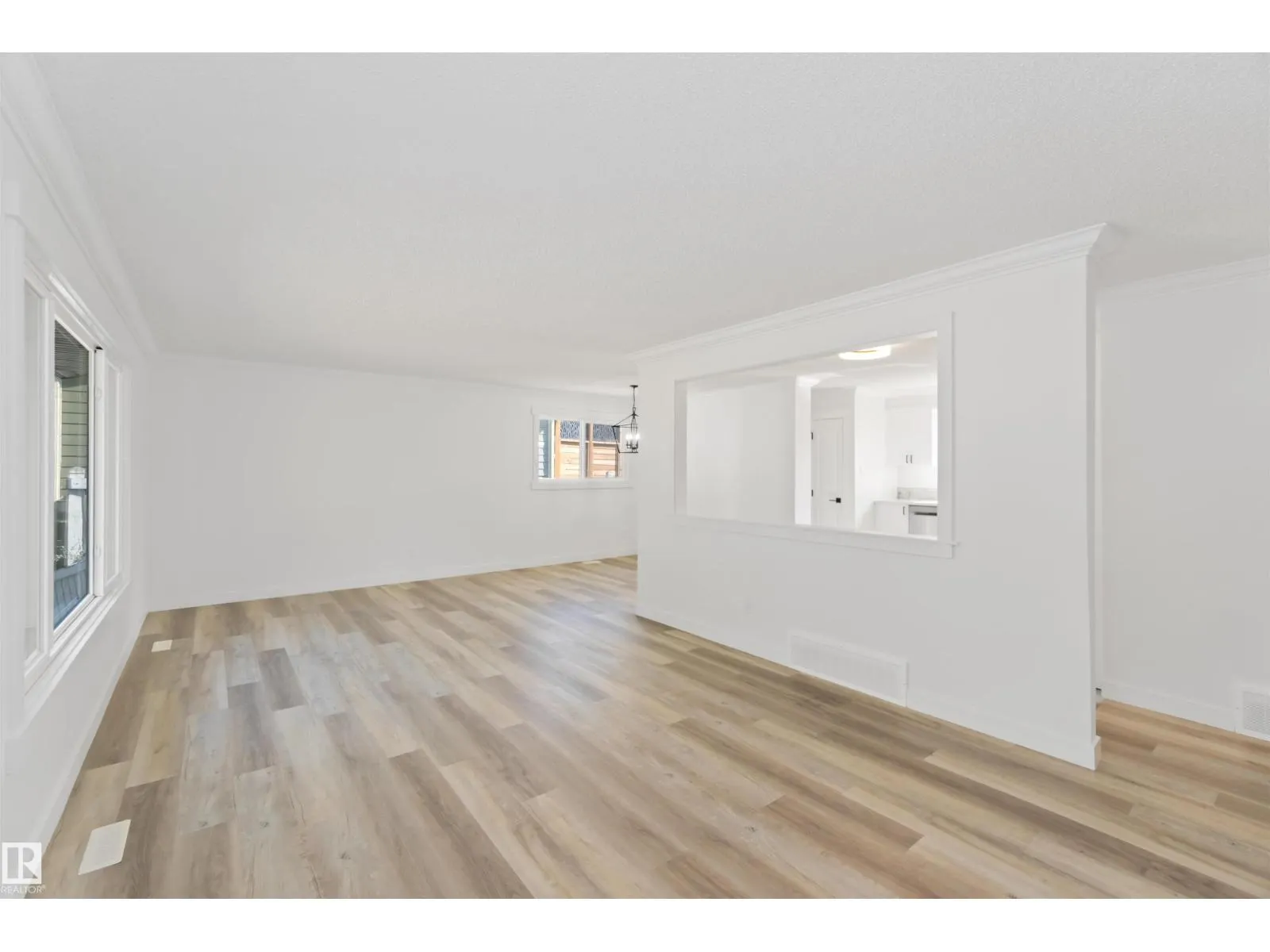 28 LINWOOD CR