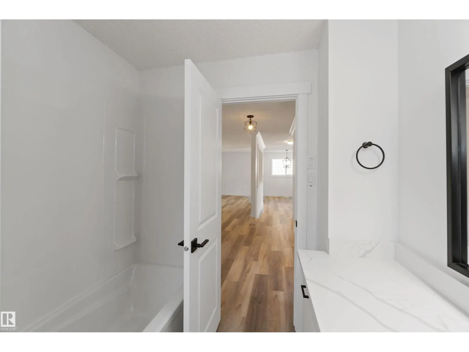 28 LINWOOD CR