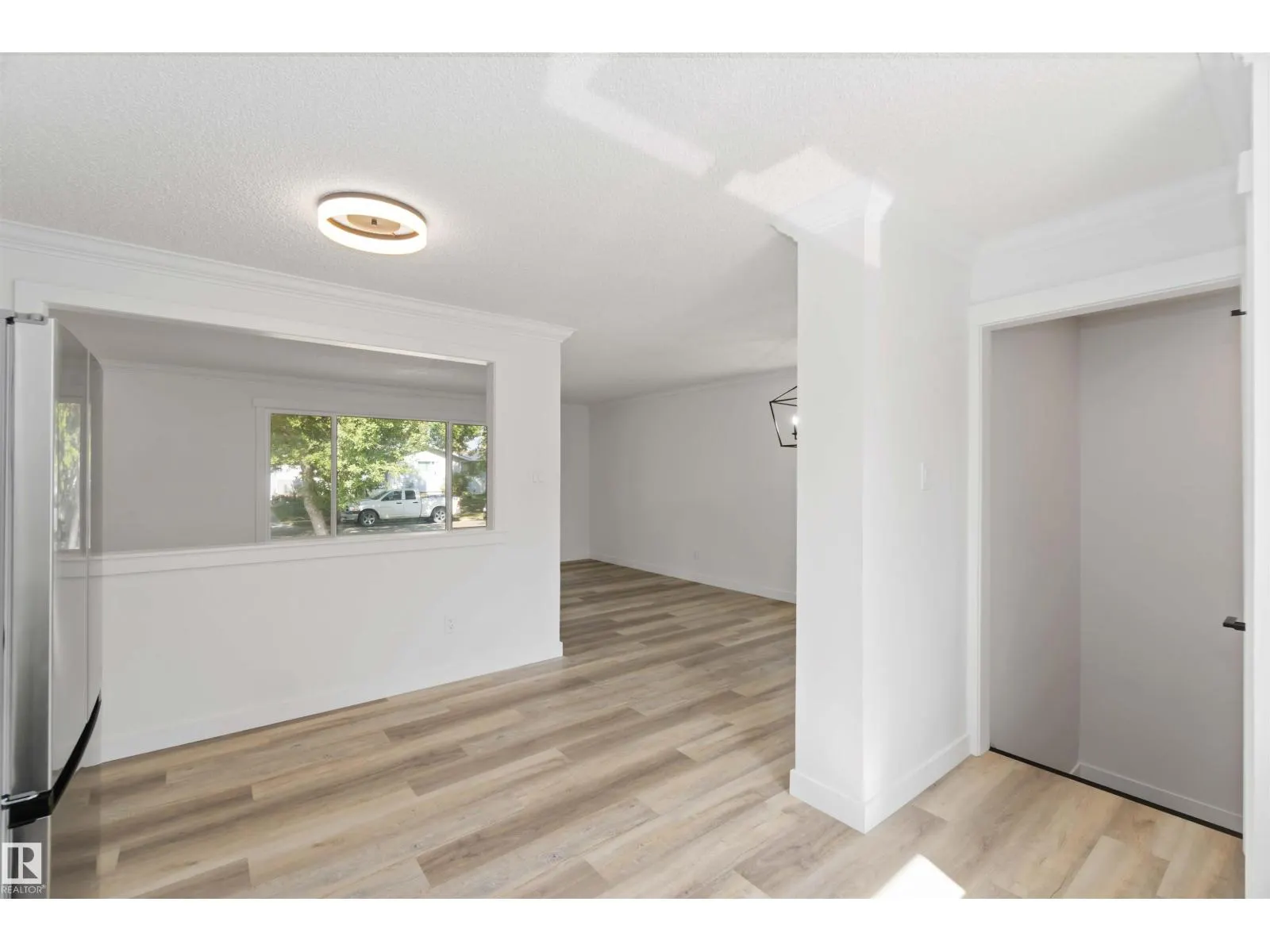 28 LINWOOD CR