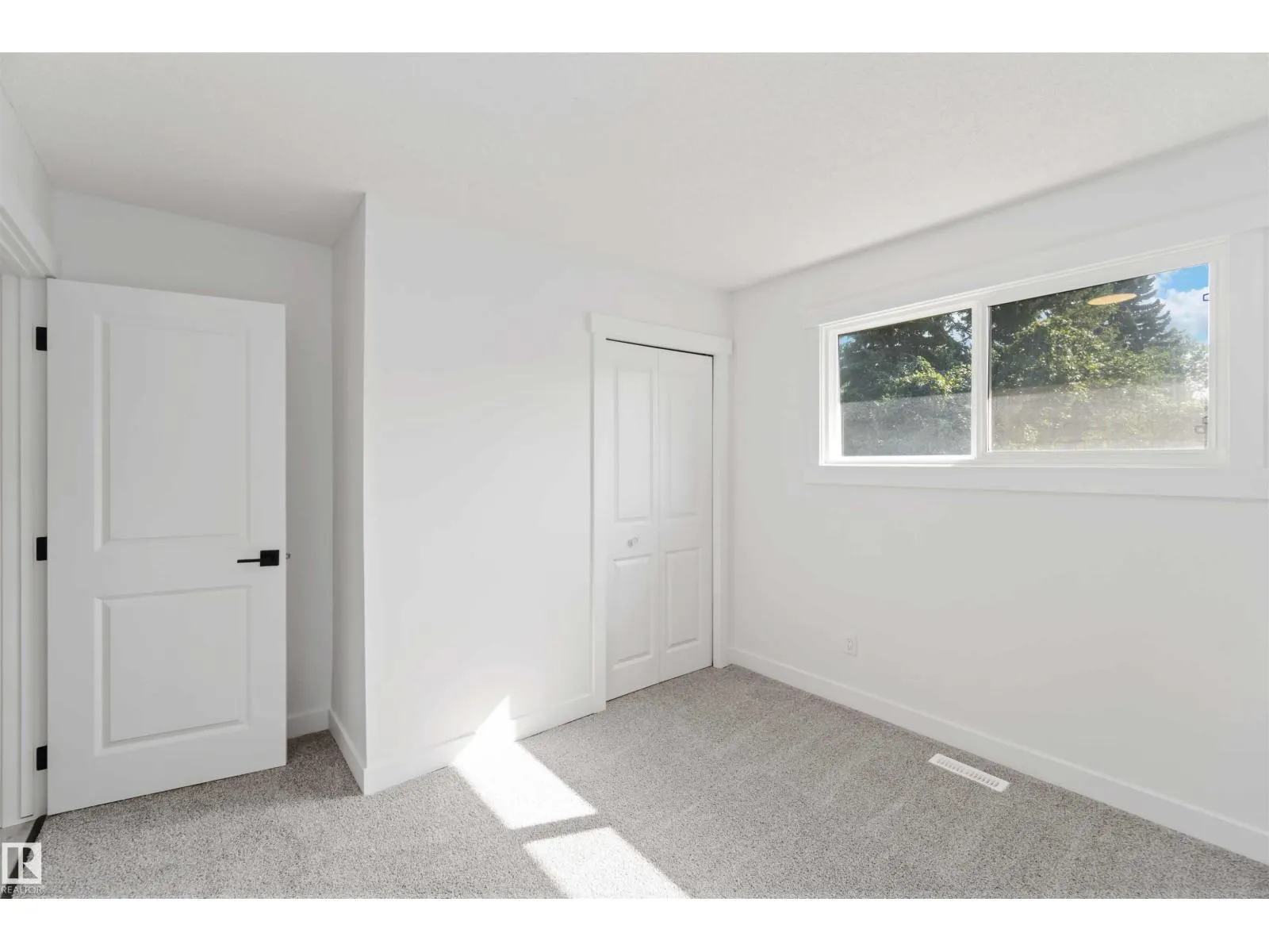 28 LINWOOD CR