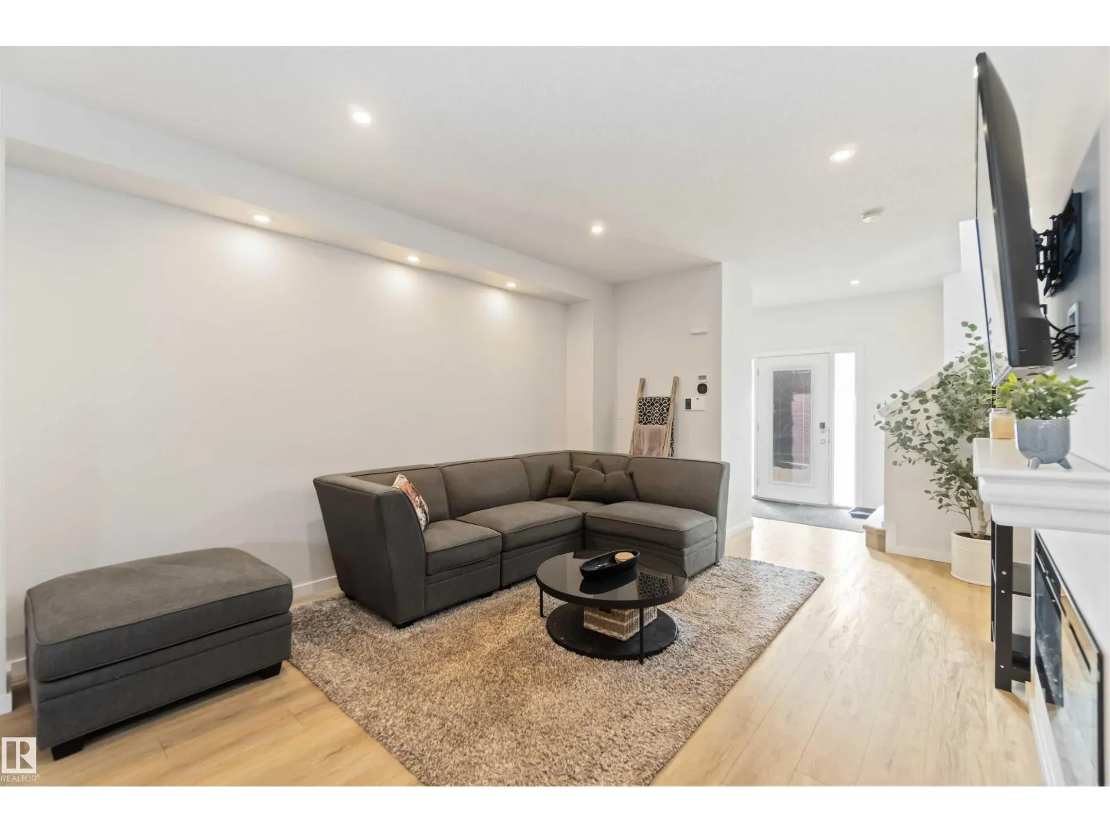 310 BALSAM LI