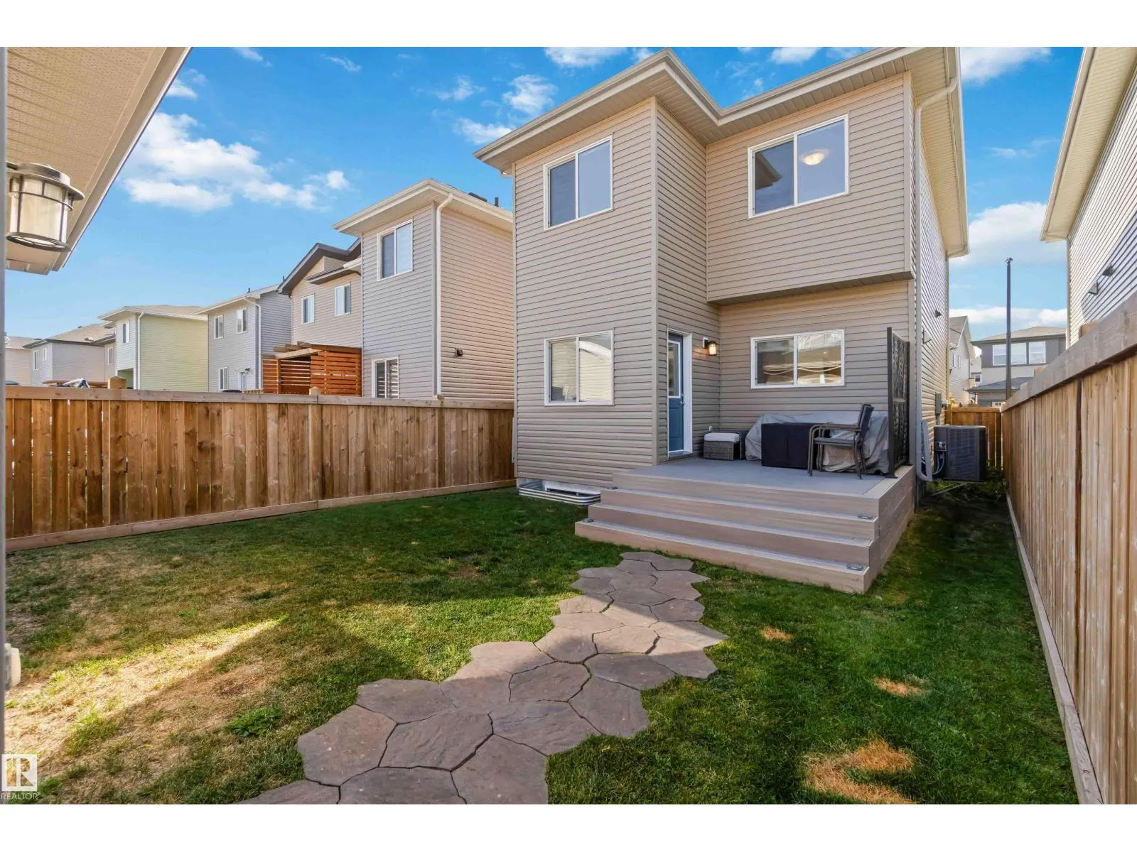 310 BALSAM LI
